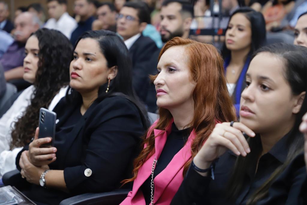 Juramento de novos advogados, advogadas e estagi&aacute;rios