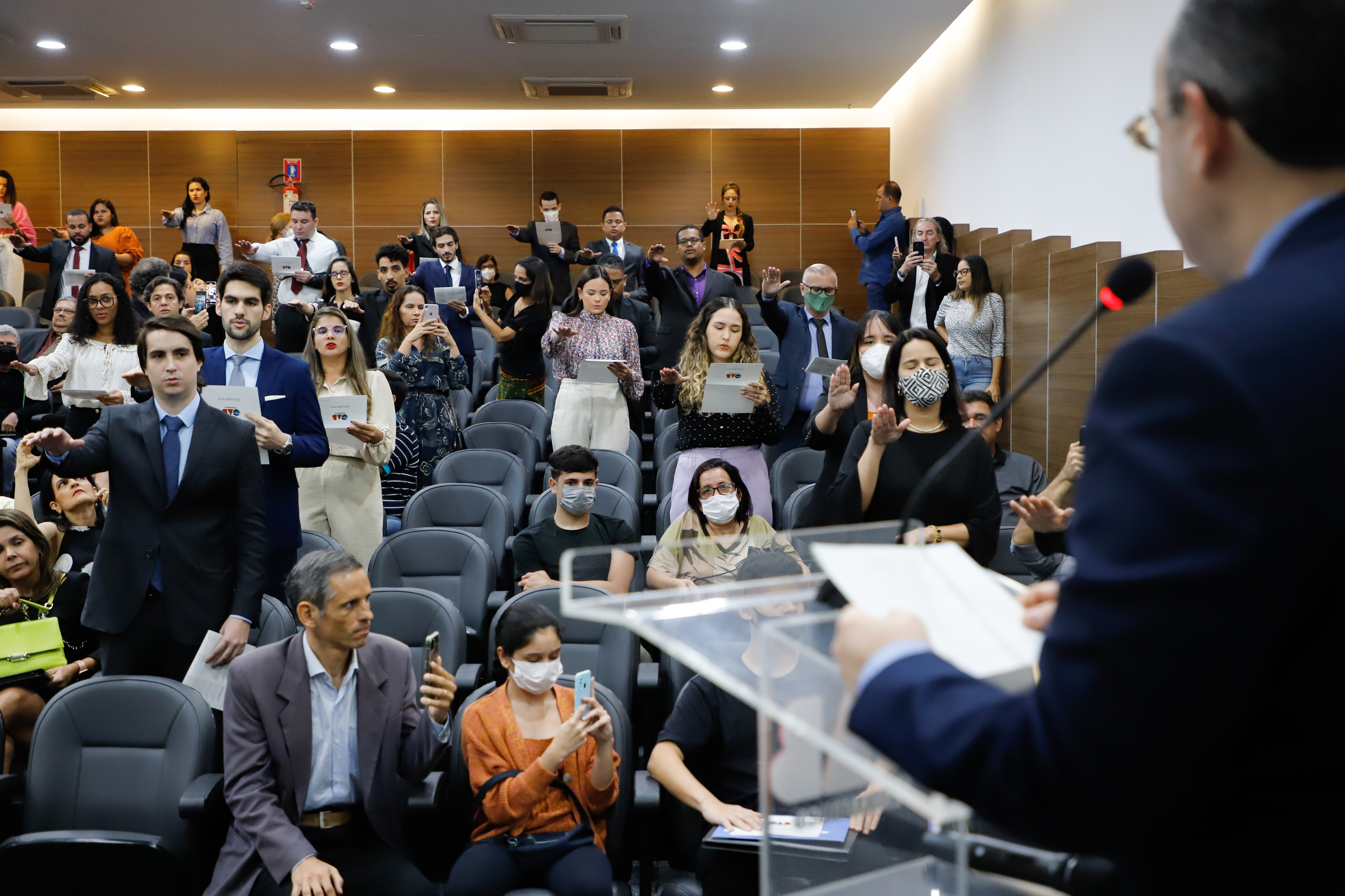 OAB-PE realiza juramento de novos advogados e advogadas