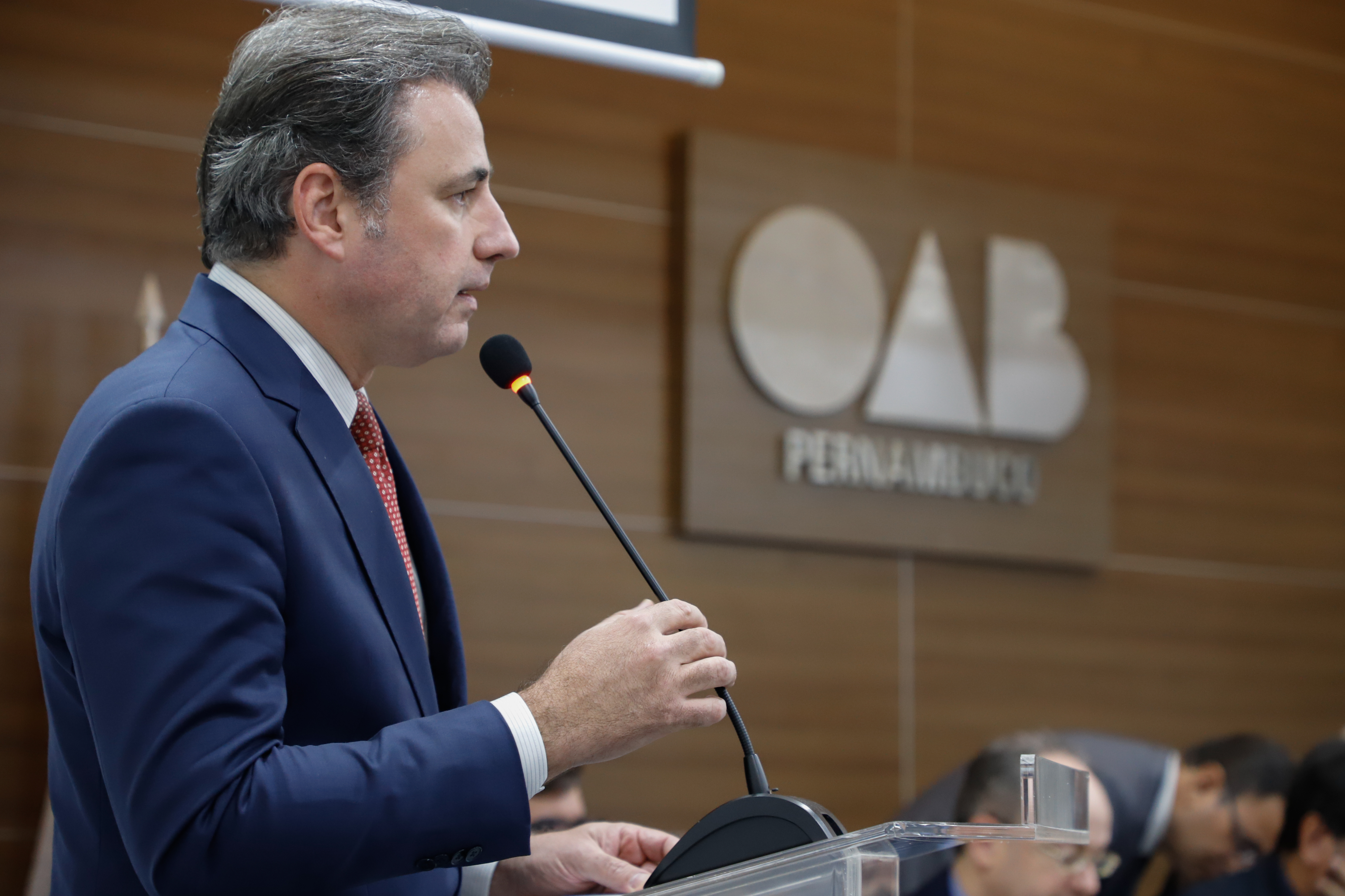 OAB-PE realiza juramento de novos advogados e advogadas