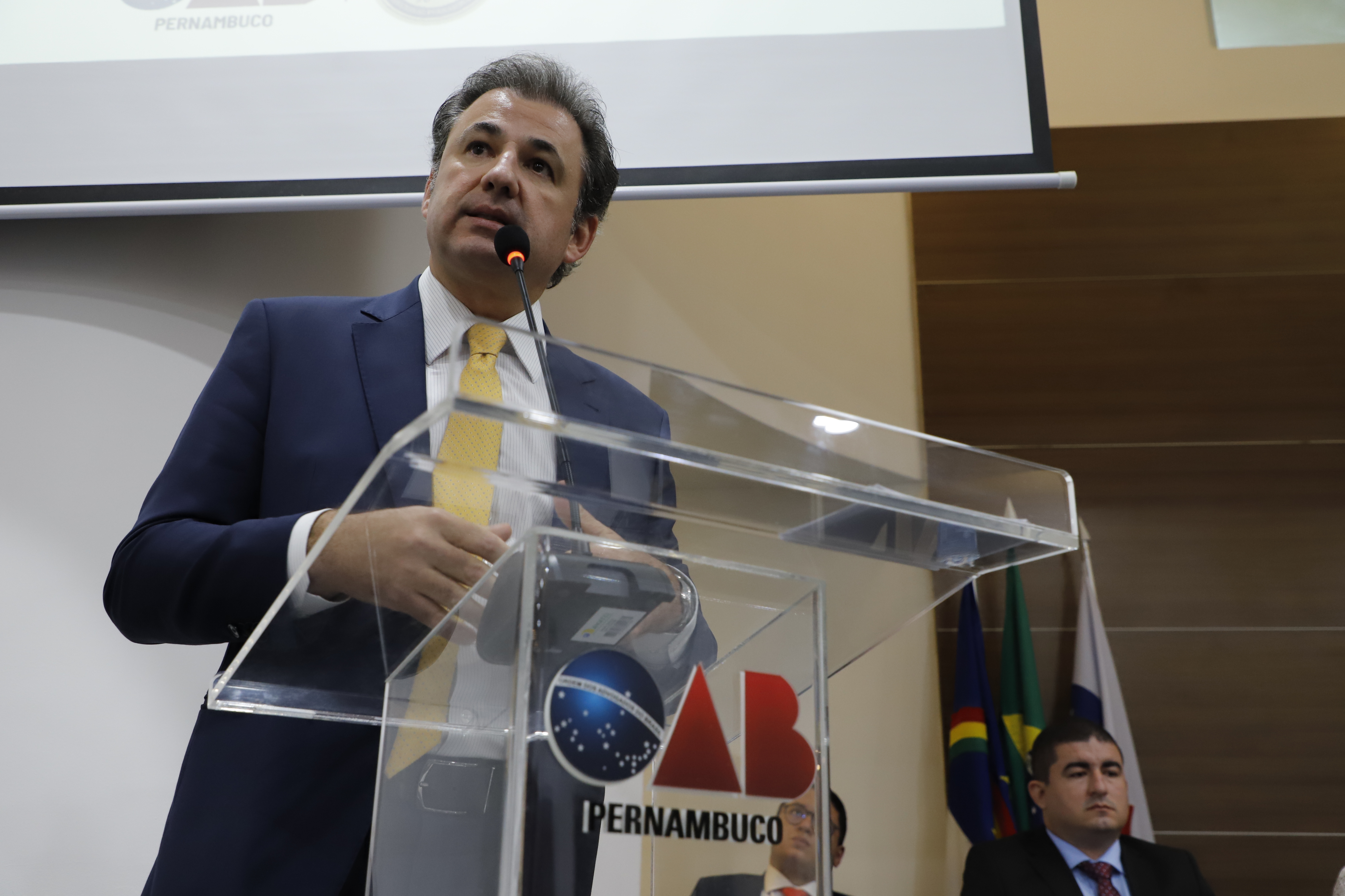 OAB-PE realiza juramento de novos advogados e advogadas
