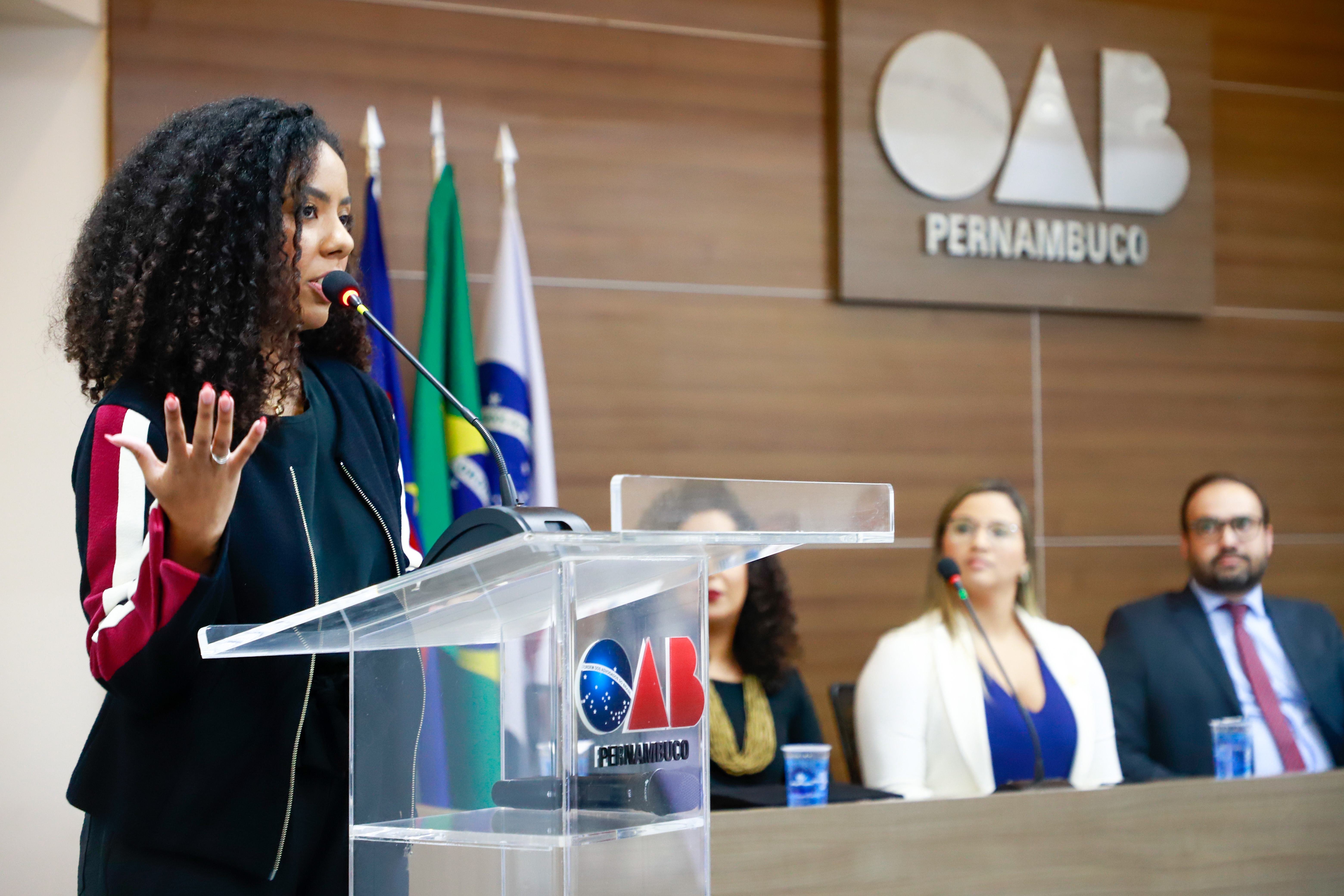 OAB-PE realiza juramento de novos advogados e advogadas