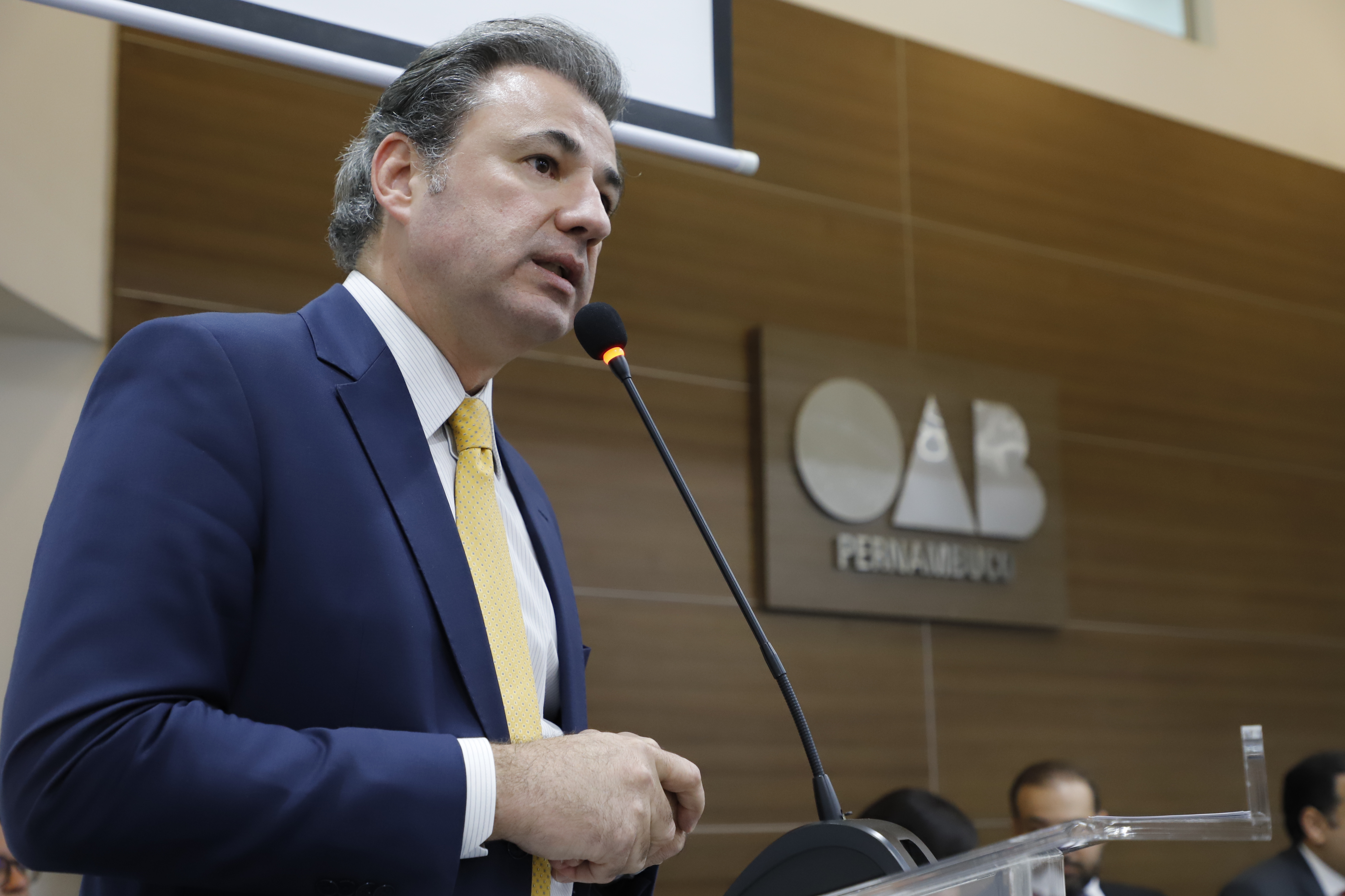 OAB-PE realiza juramento de novos advogados e advogadas