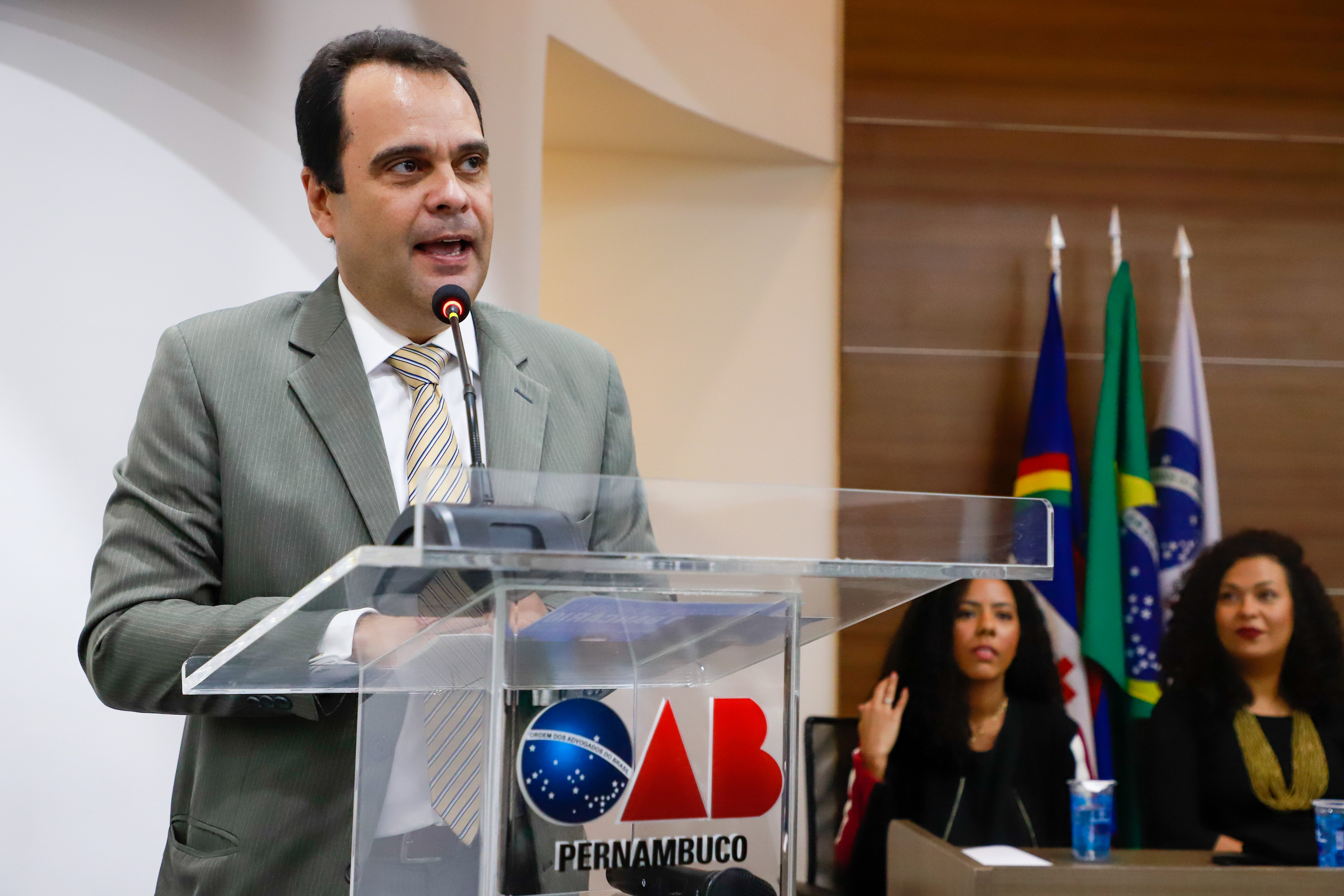 OAB-PE realiza juramento de novos advogados e advogadas