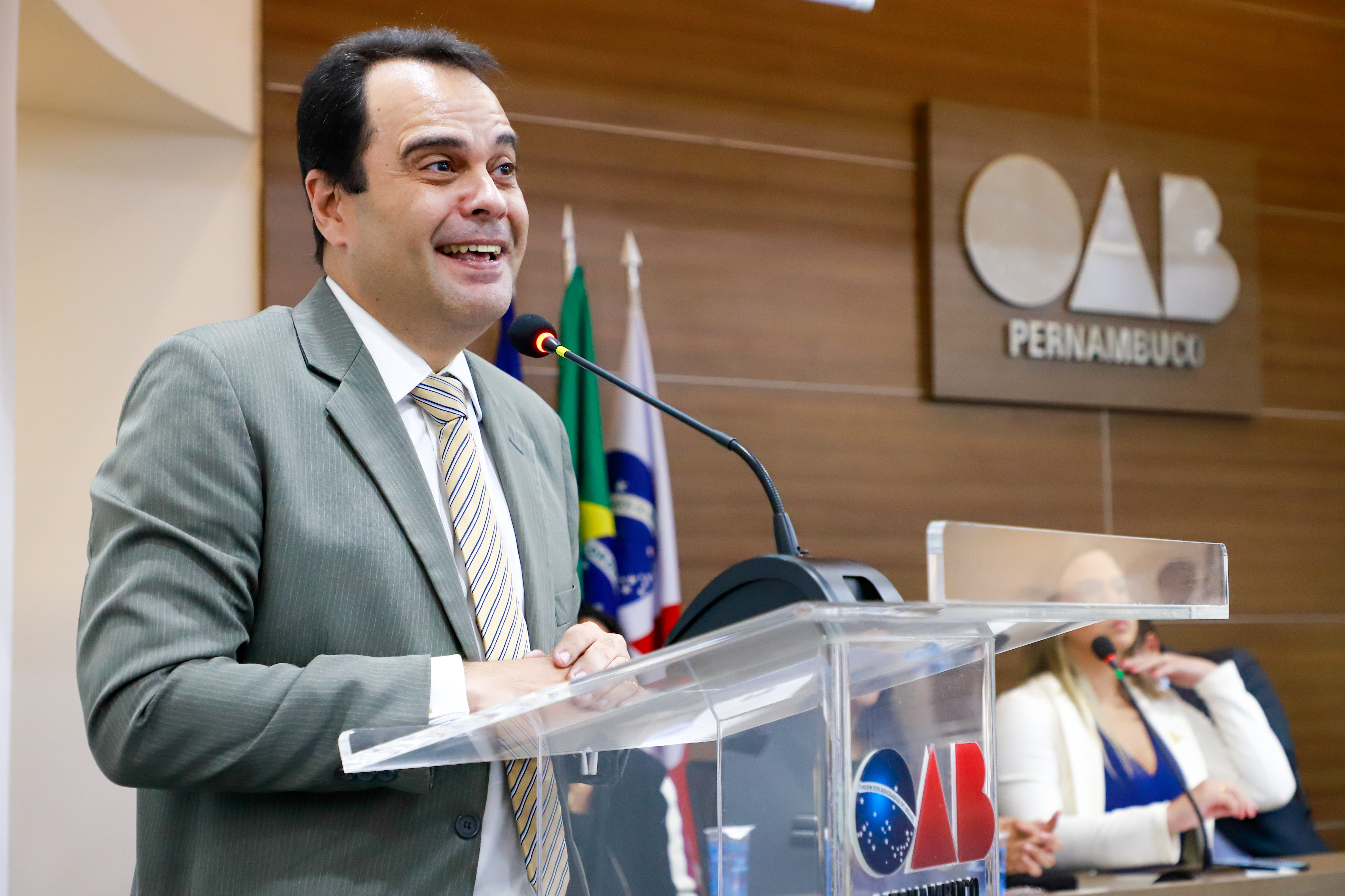 OAB-PE realiza juramento de novos advogados e advogadas