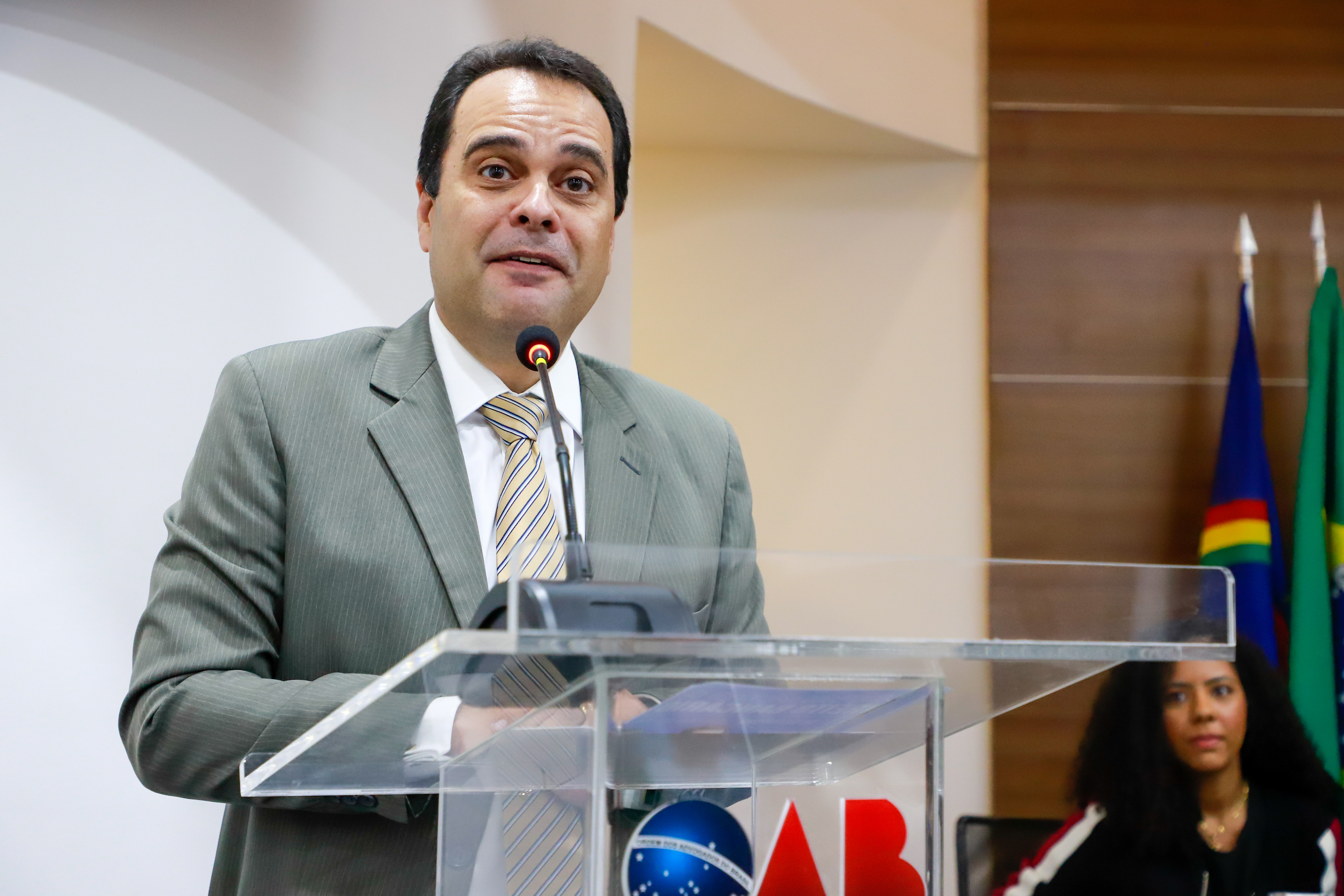 OAB-PE realiza juramento de novos advogados e advogadas