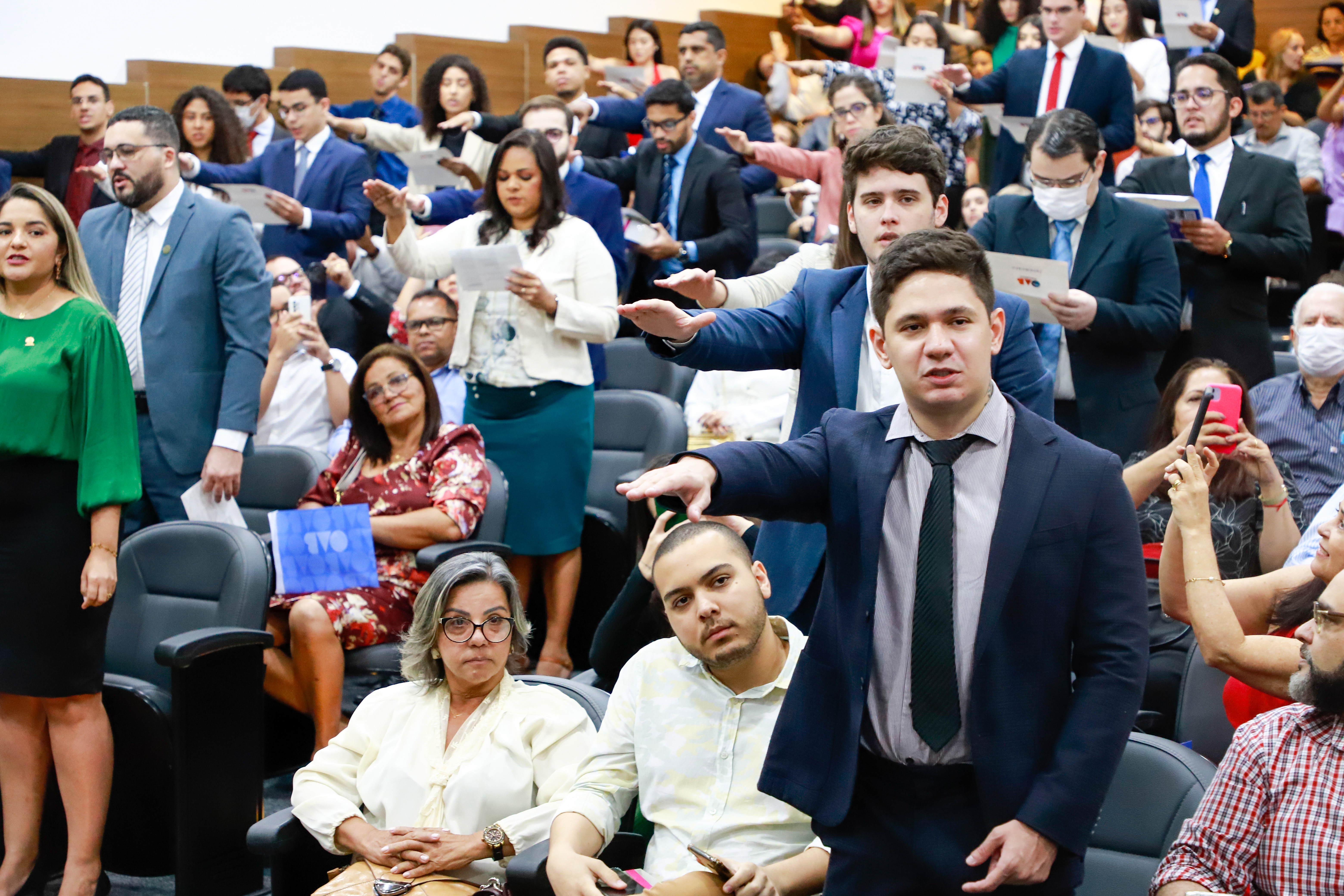 OAB-PE realiza juramento de novos advogados e advogadas