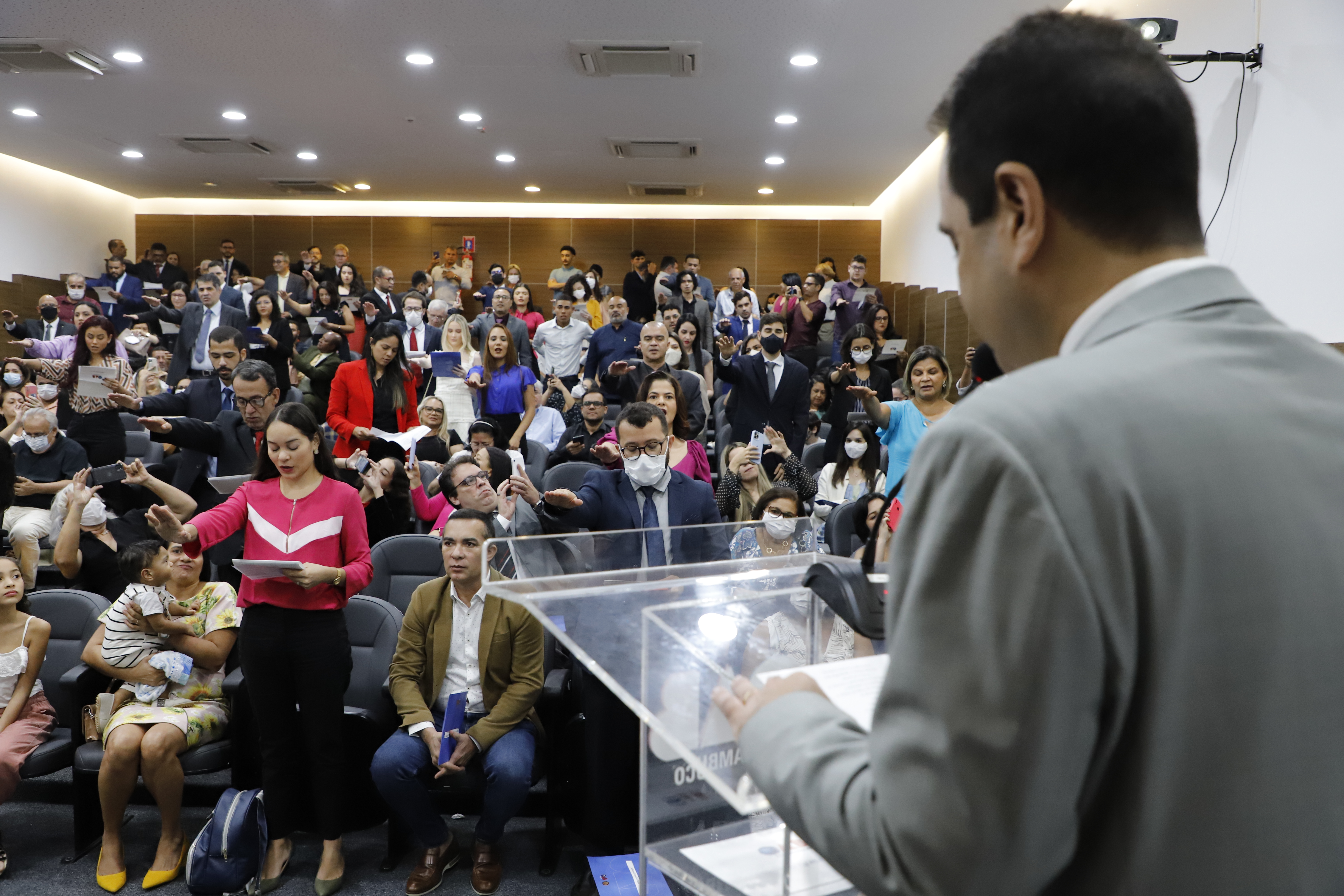 OAB-PE realiza juramento de novos advogados e advogadas