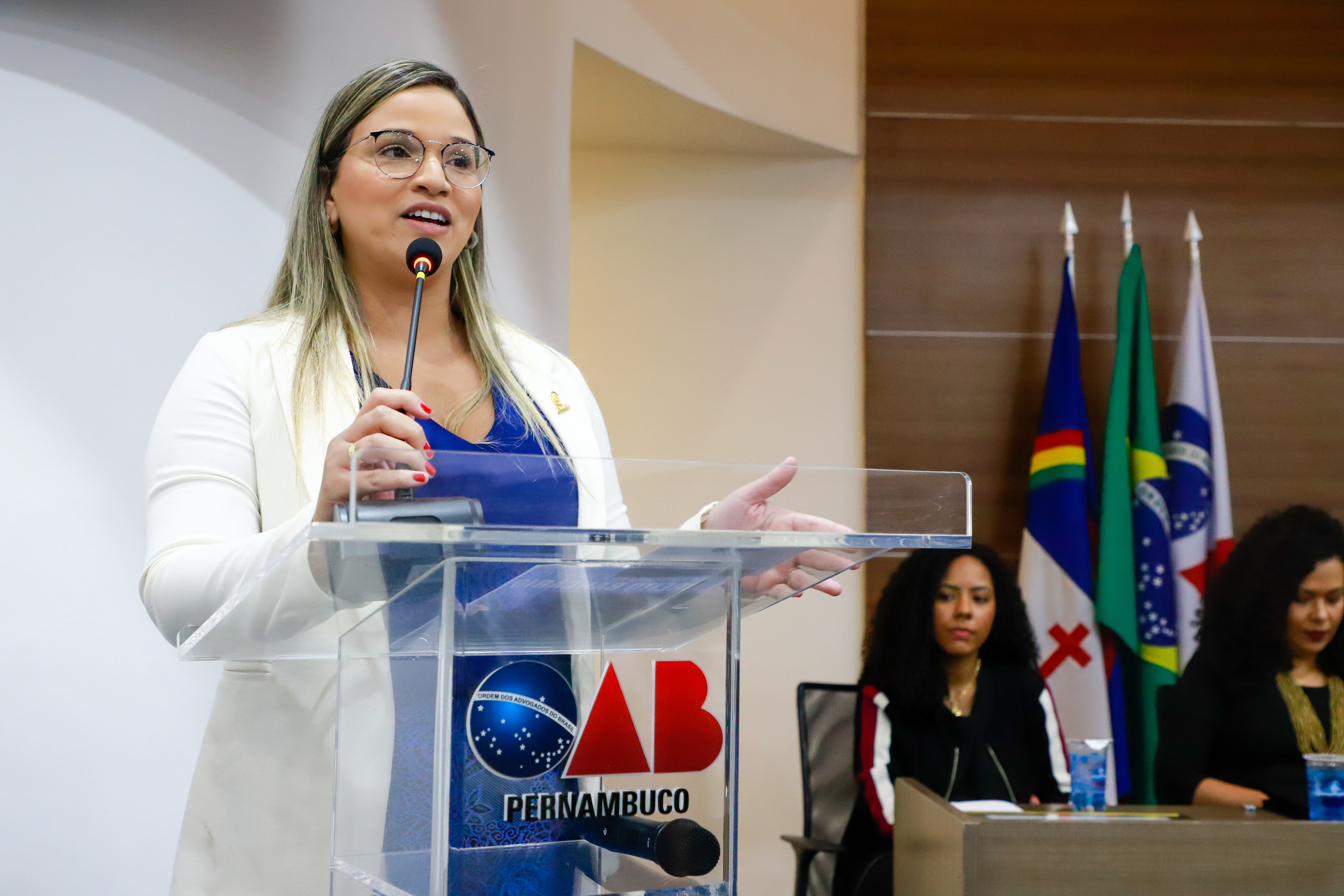 OAB-PE realiza juramento de novos advogados e advogadas