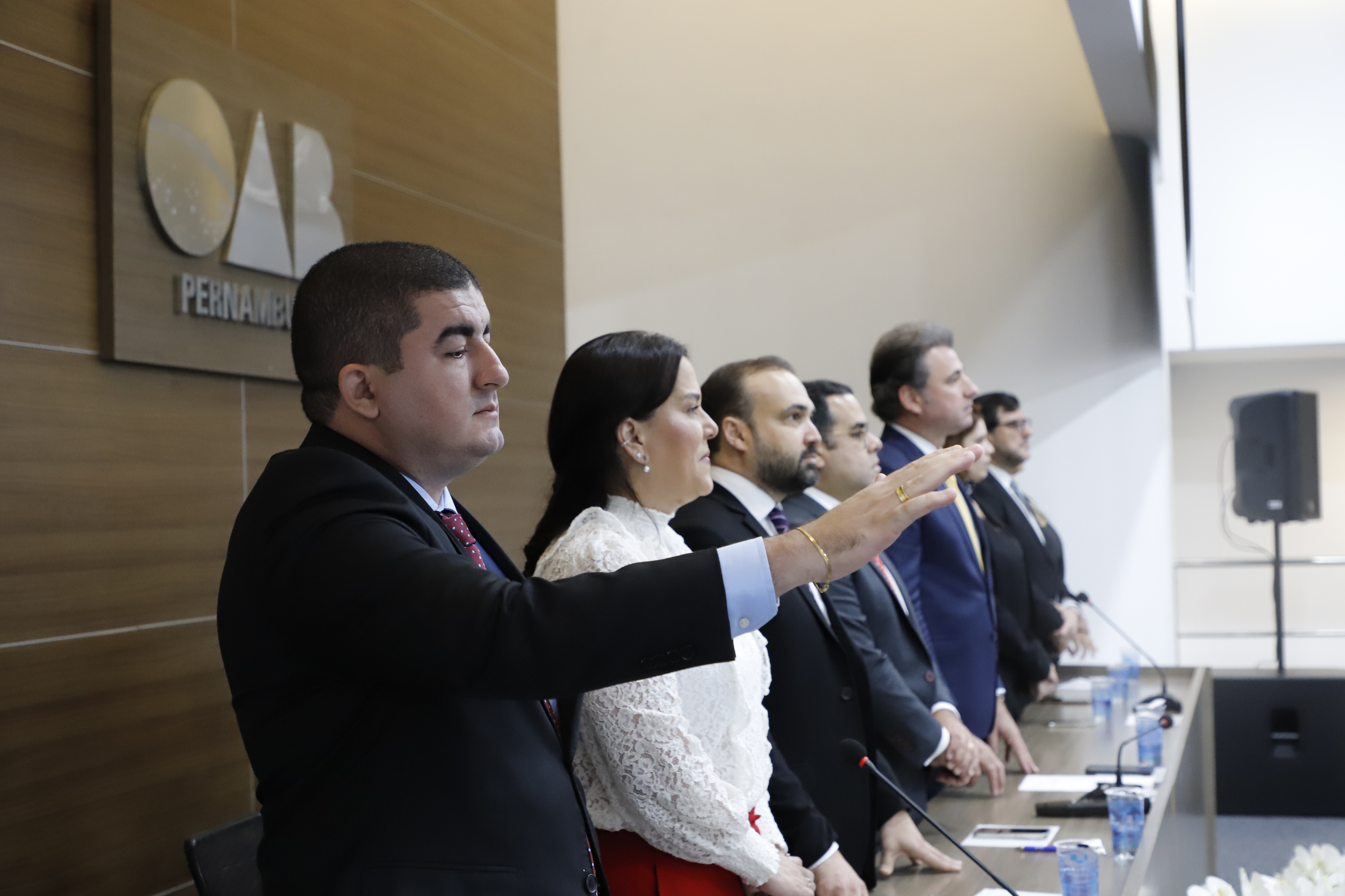 OAB-PE realiza juramento de novos advogados e advogadas