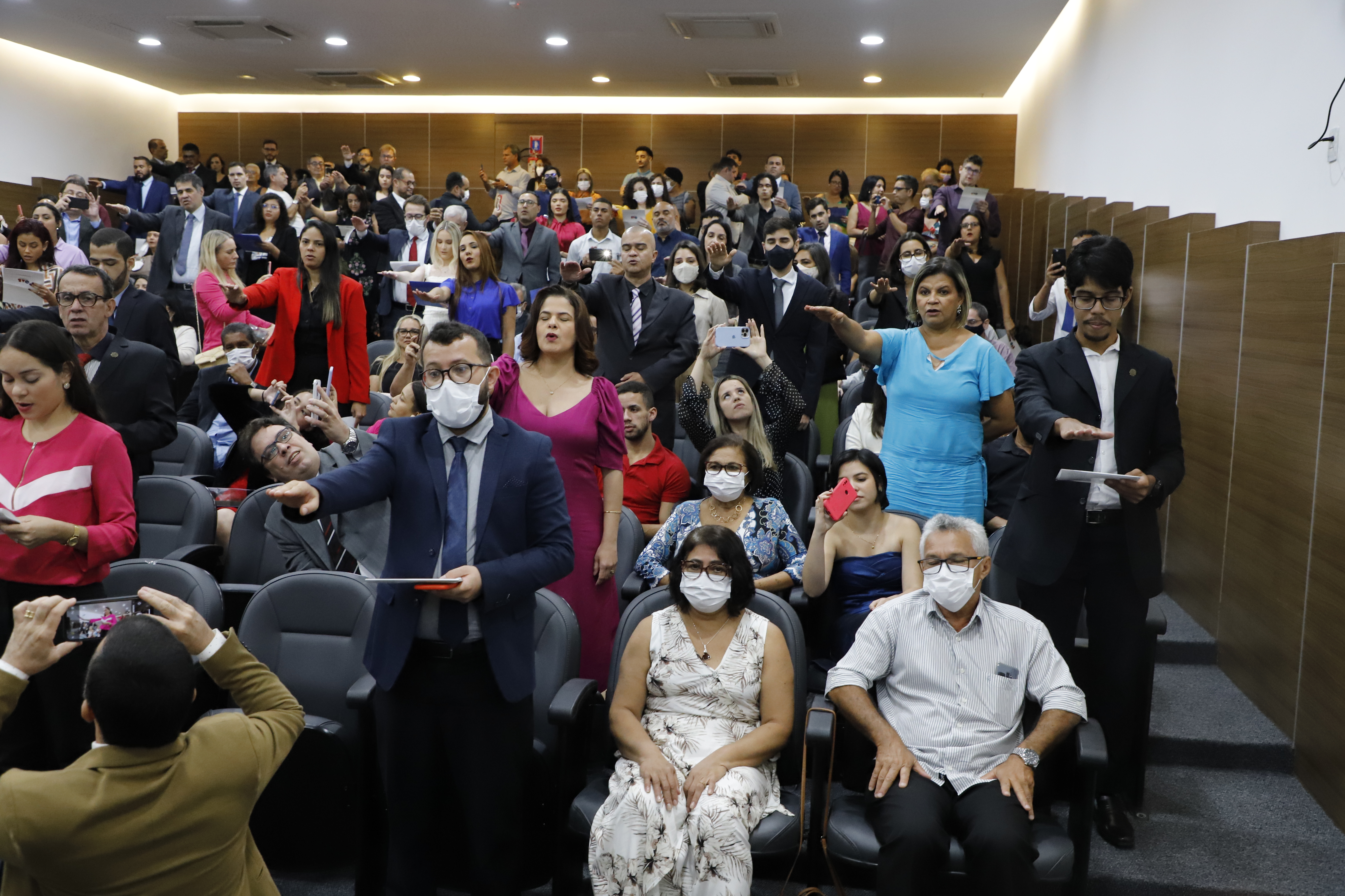 OAB-PE realiza juramento de novos advogados e advogadas
