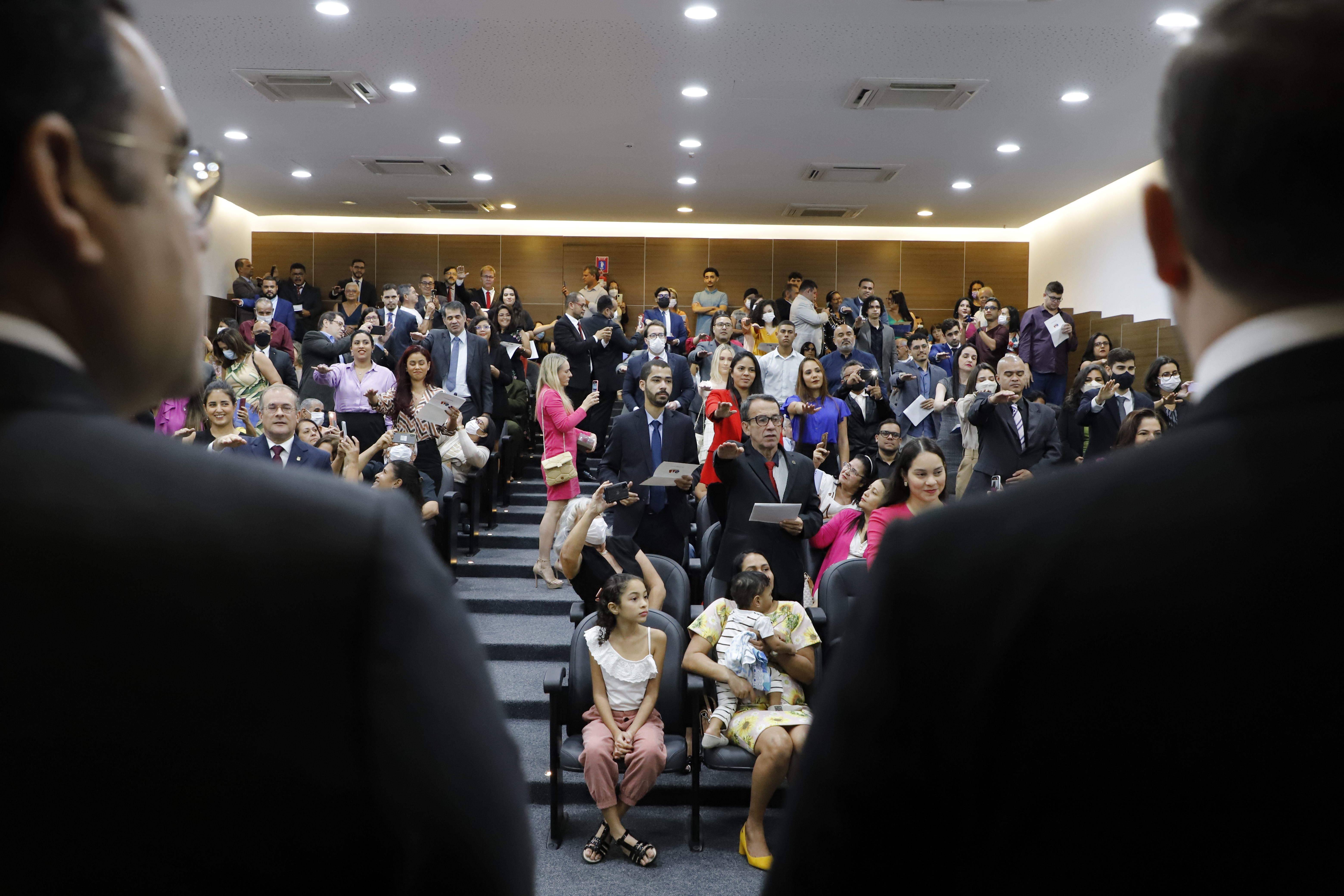 OAB-PE realiza juramento de novos advogados e advogadas