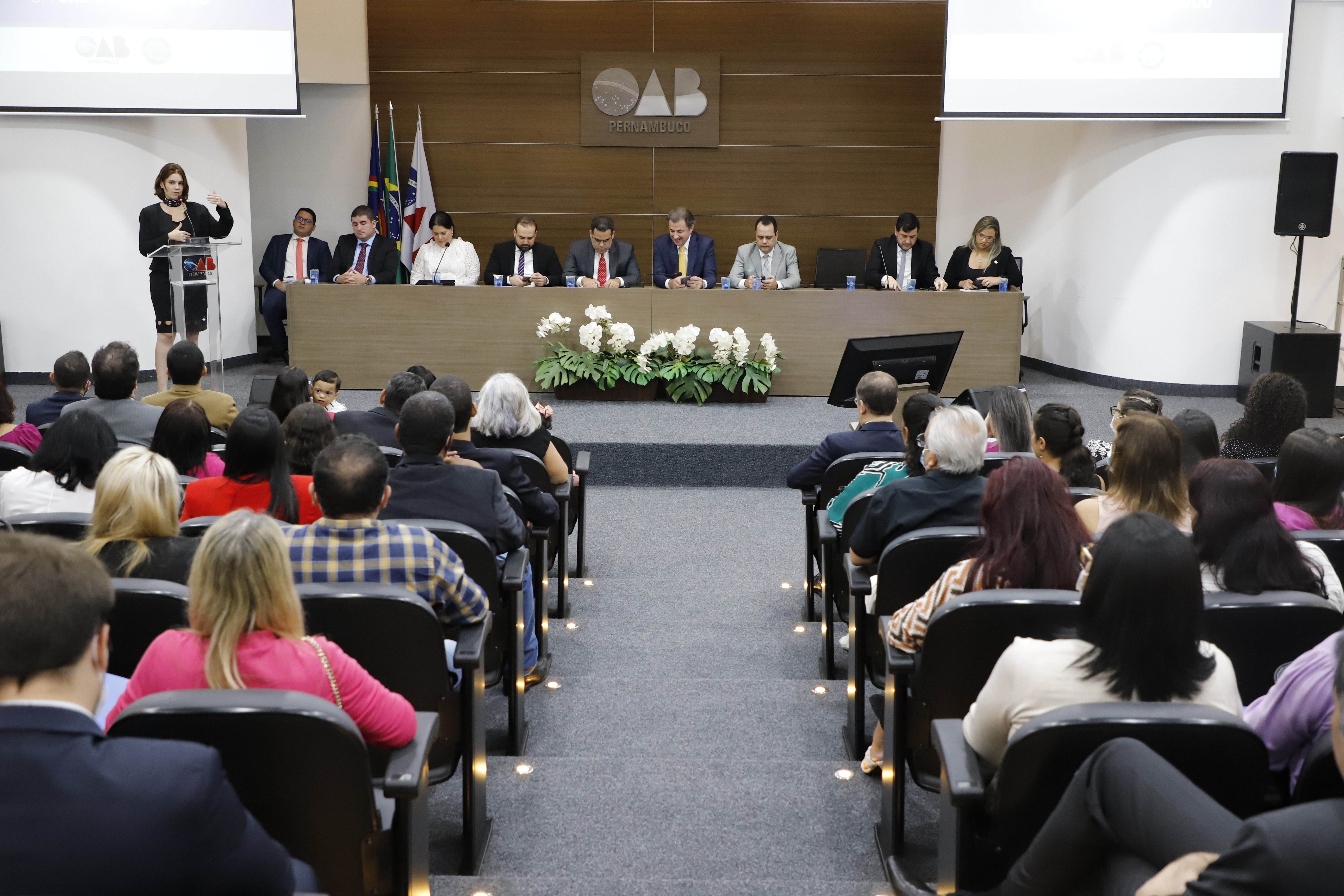 OAB-PE realiza juramento de novos advogados e advogadas