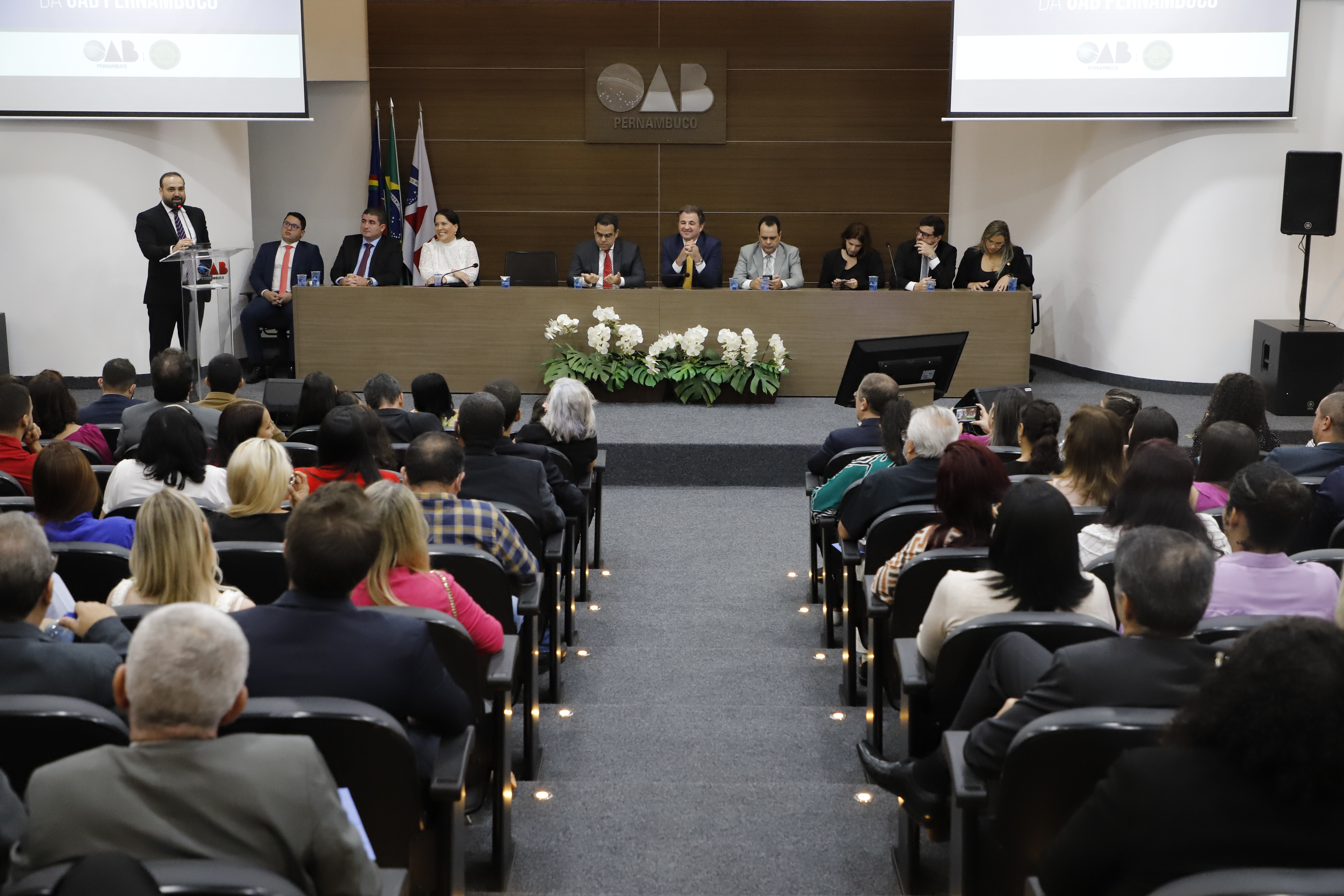 OAB-PE realiza juramento de novos advogados e advogadas