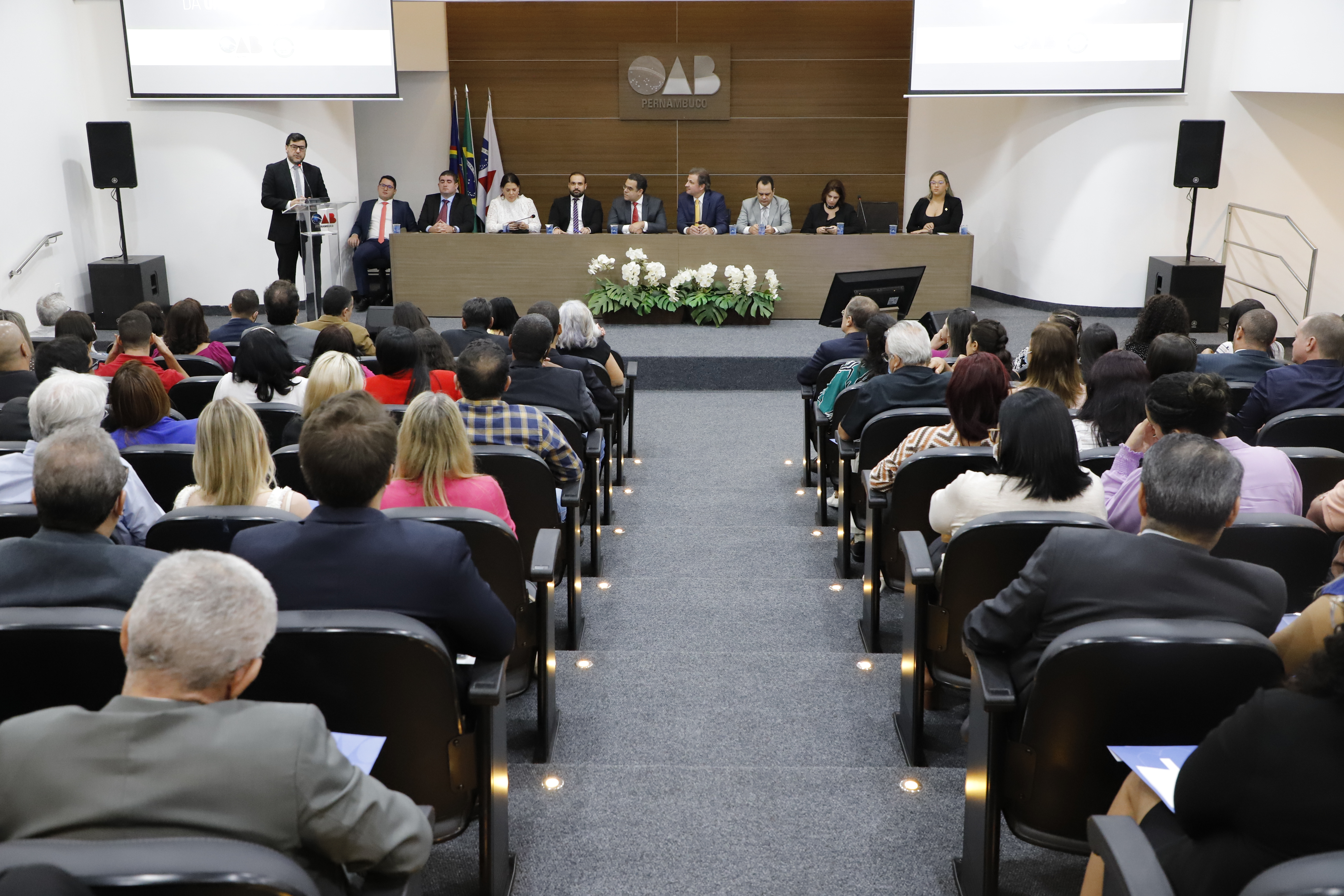 OAB-PE realiza juramento de novos advogados e advogadas