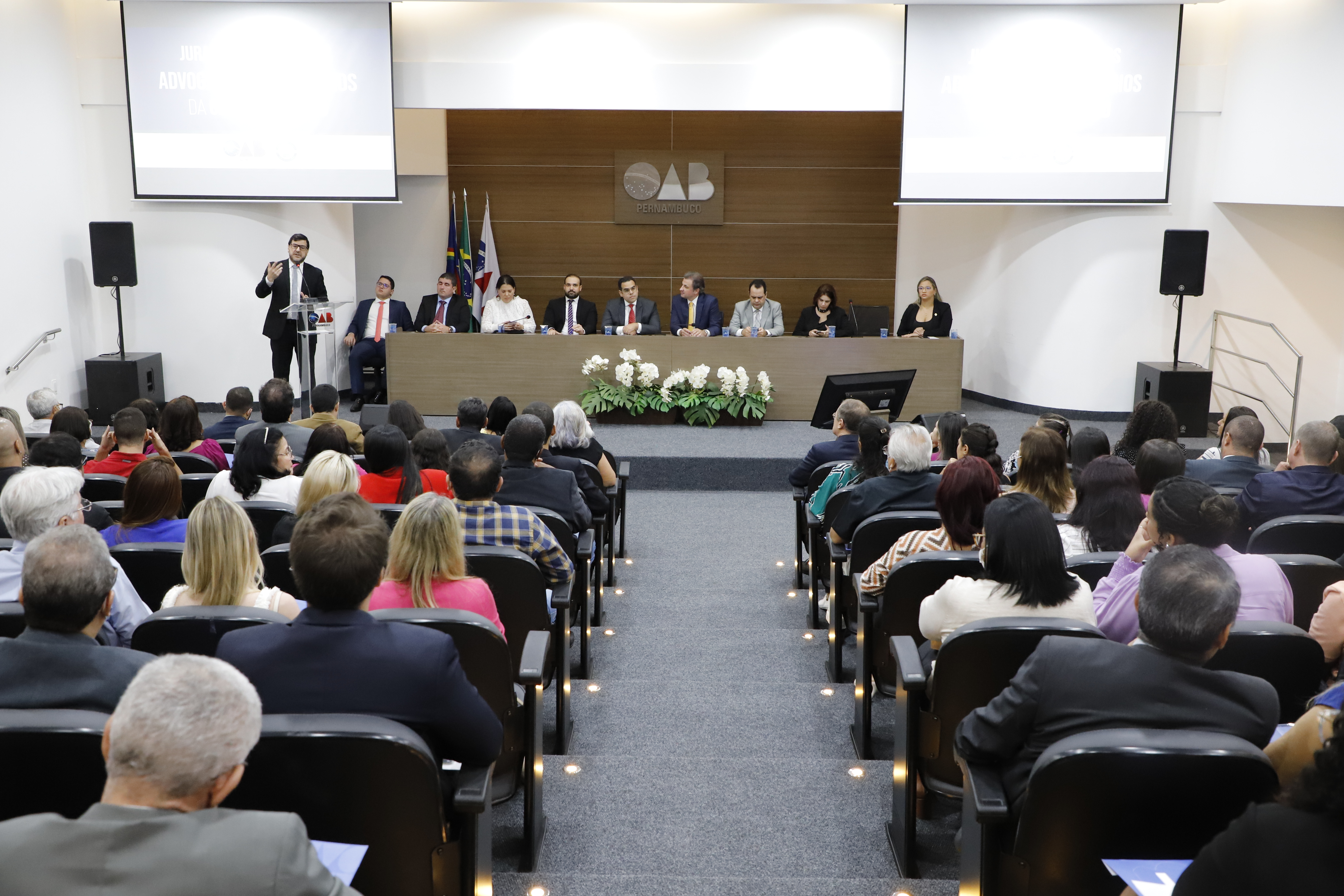 OAB-PE realiza juramento de novos advogados e advogadas