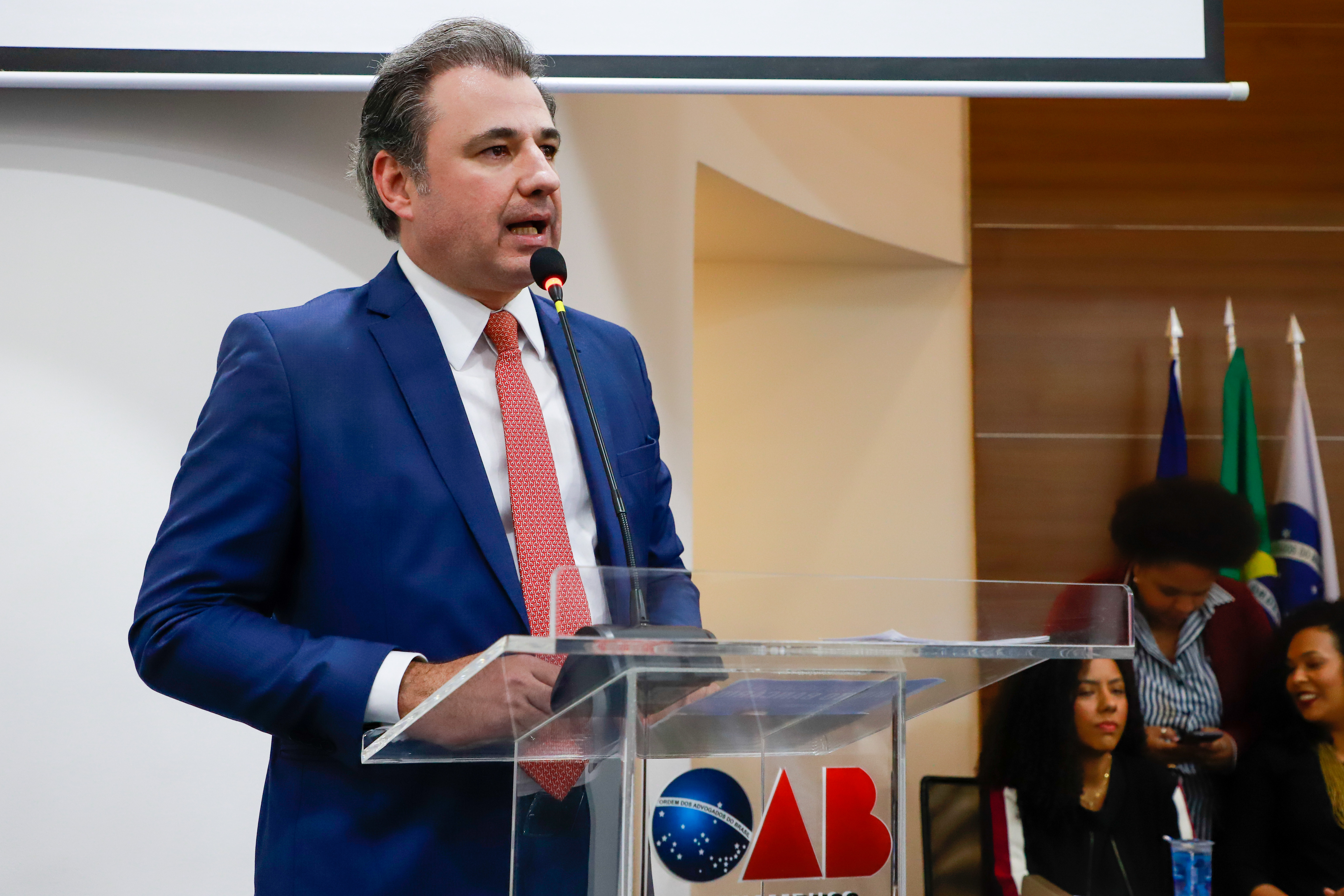 OAB-PE realiza juramento de novos advogados e advogadas