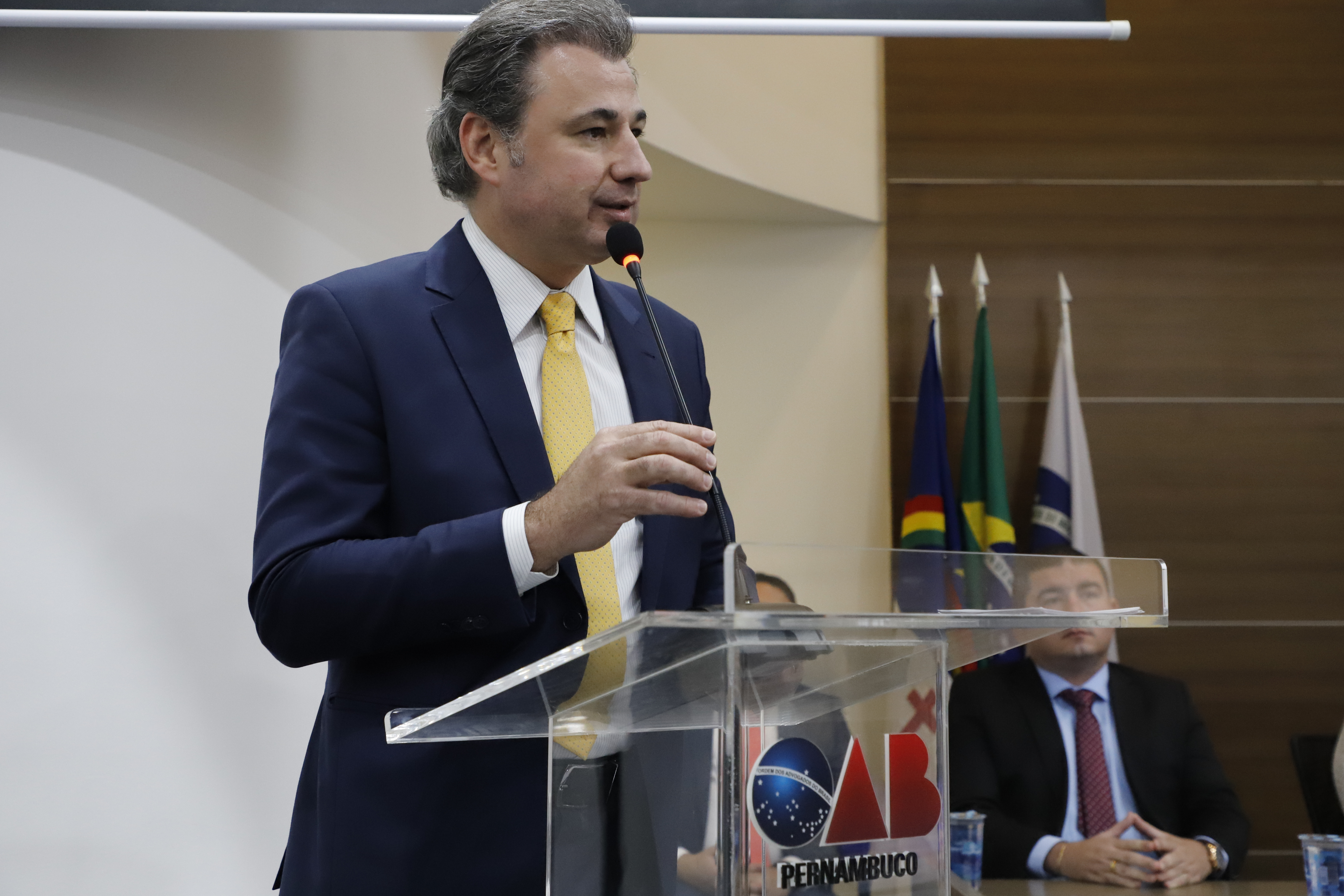 OAB-PE realiza juramento de novos advogados e advogadas