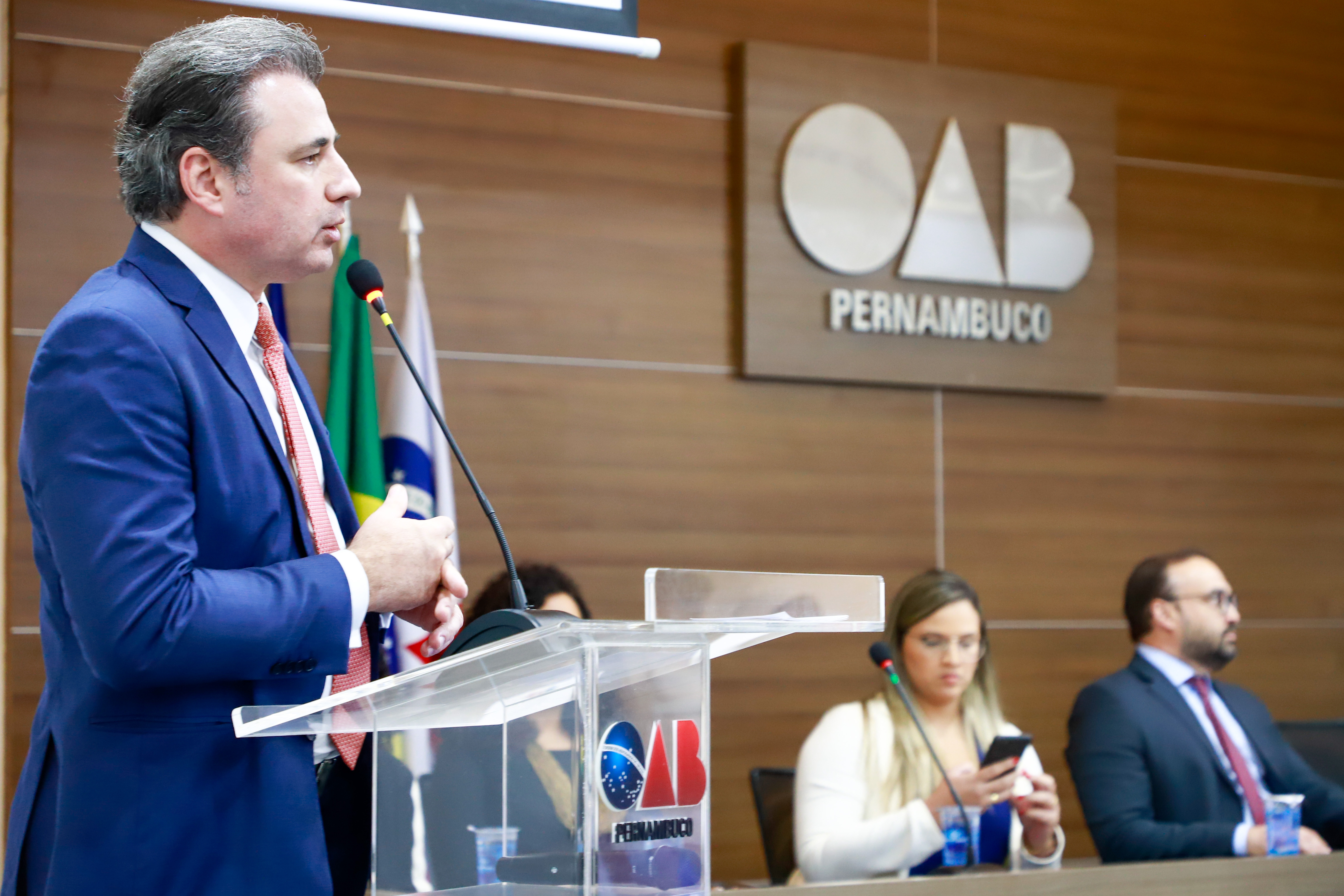 OAB-PE realiza juramento de novos advogados e advogadas