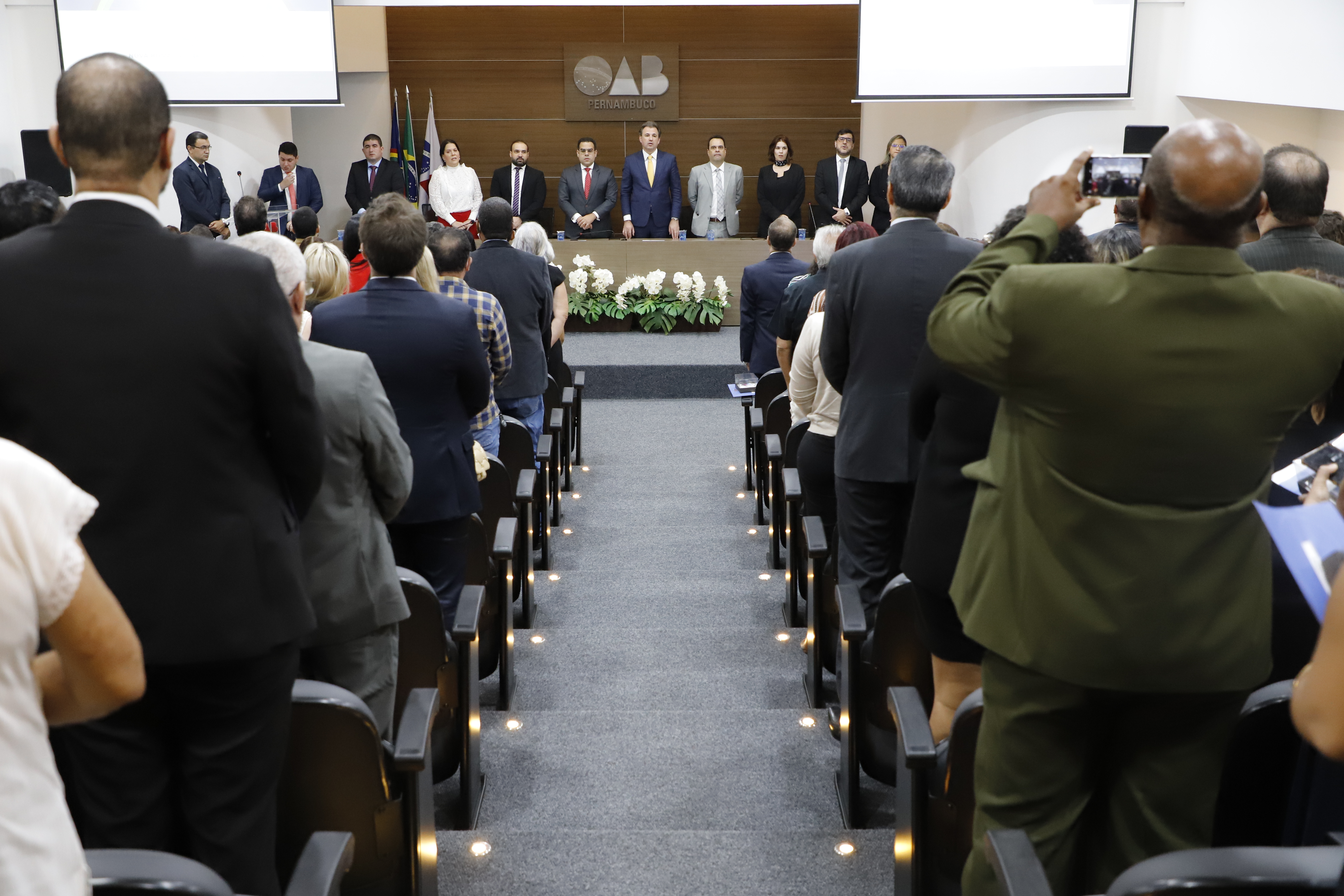 OAB-PE realiza juramento de novos advogados e advogadas