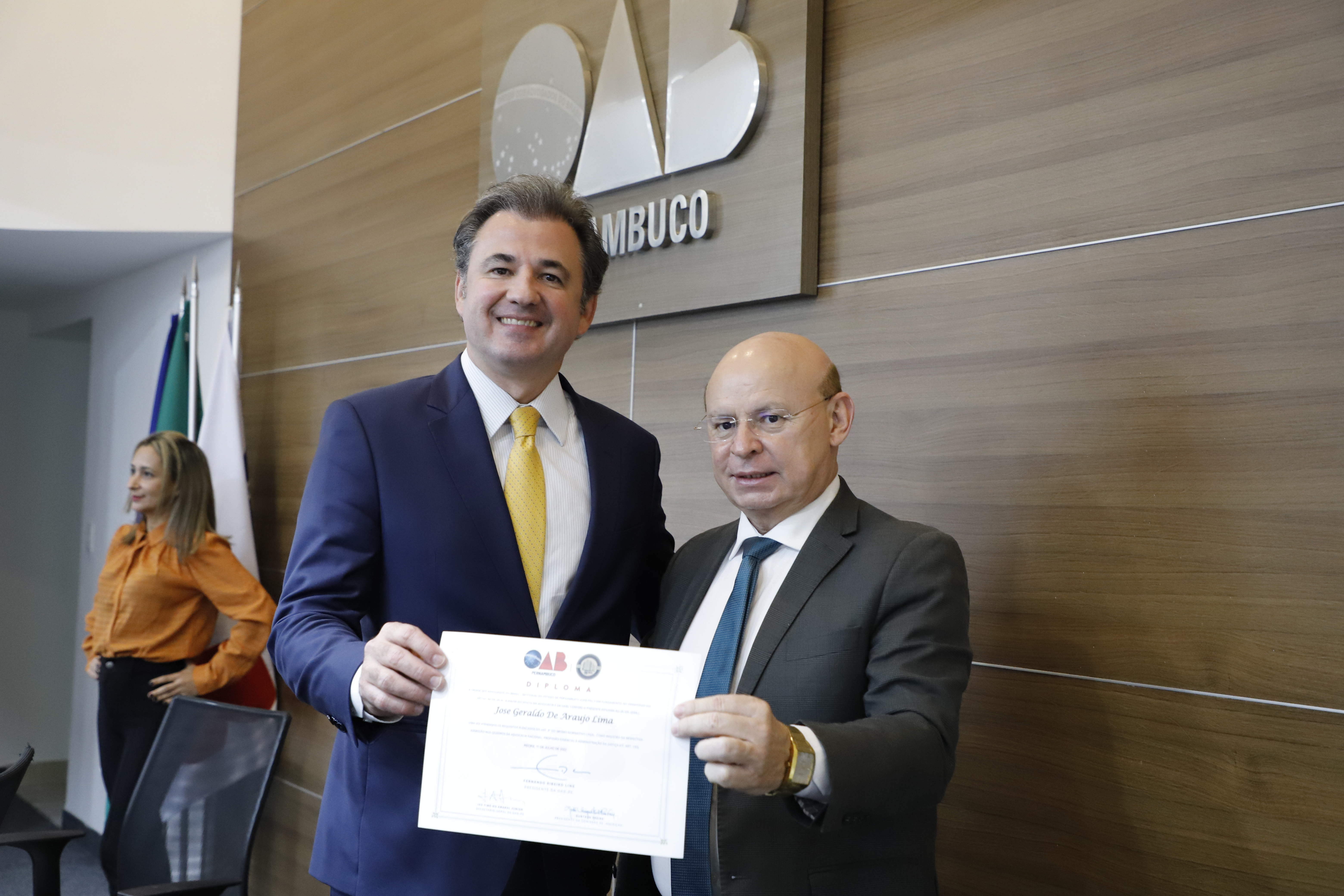 OAB-PE realiza juramento de novos advogados e advogadas