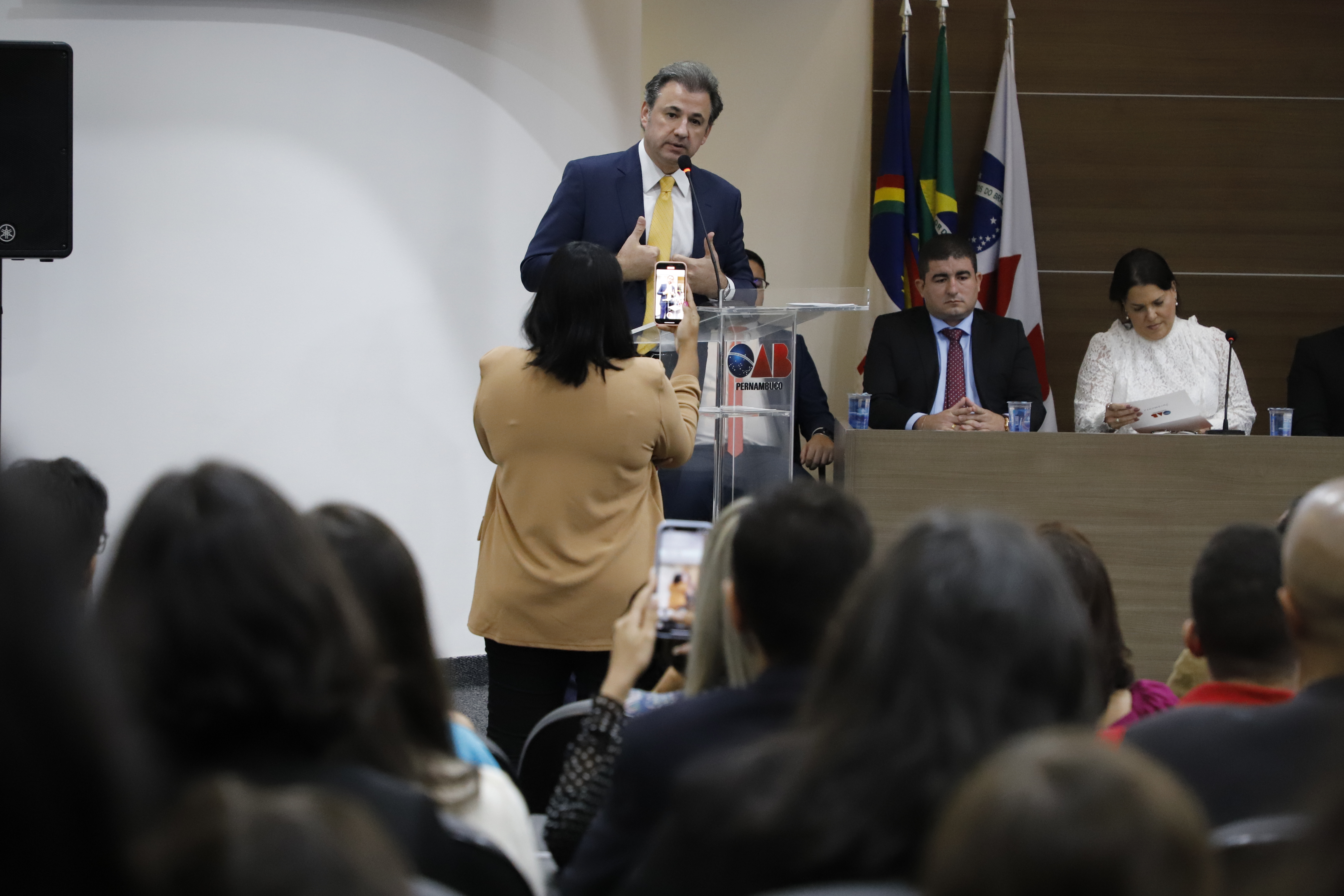 OAB-PE realiza juramento de novos advogados e advogadas