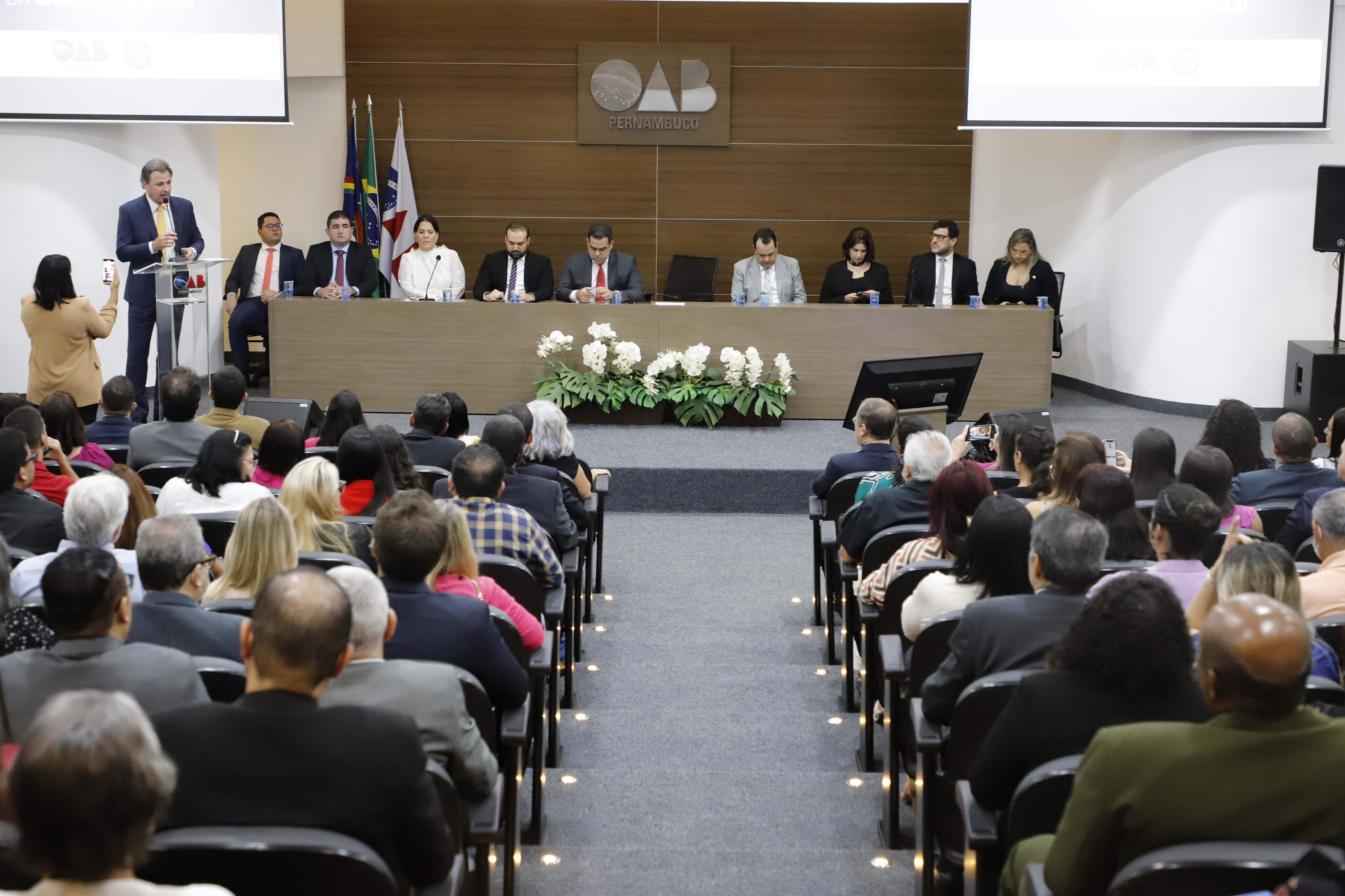 OAB-PE realiza juramento de novos advogados e advogadas