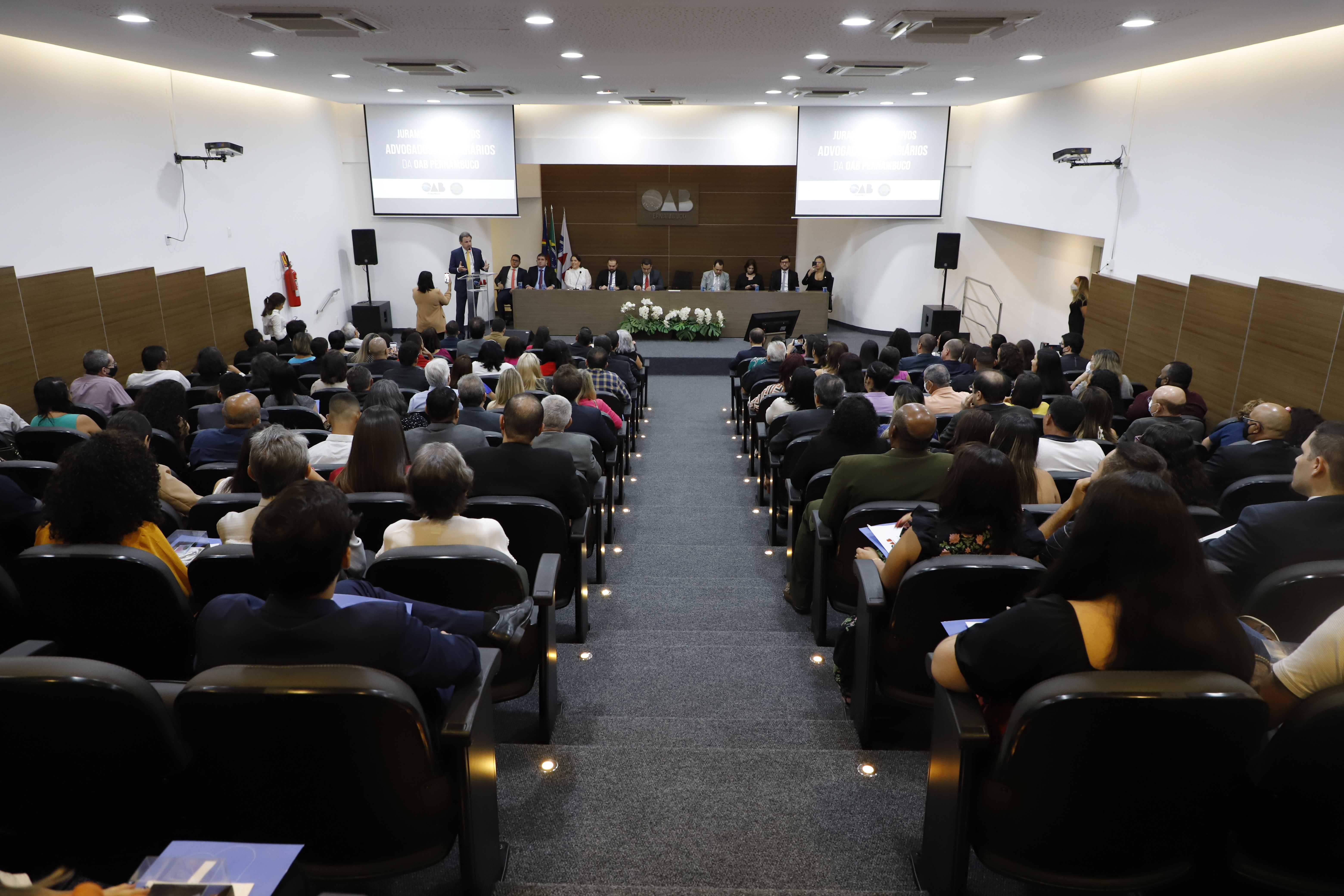 OAB-PE realiza juramento de novos advogados e advogadas