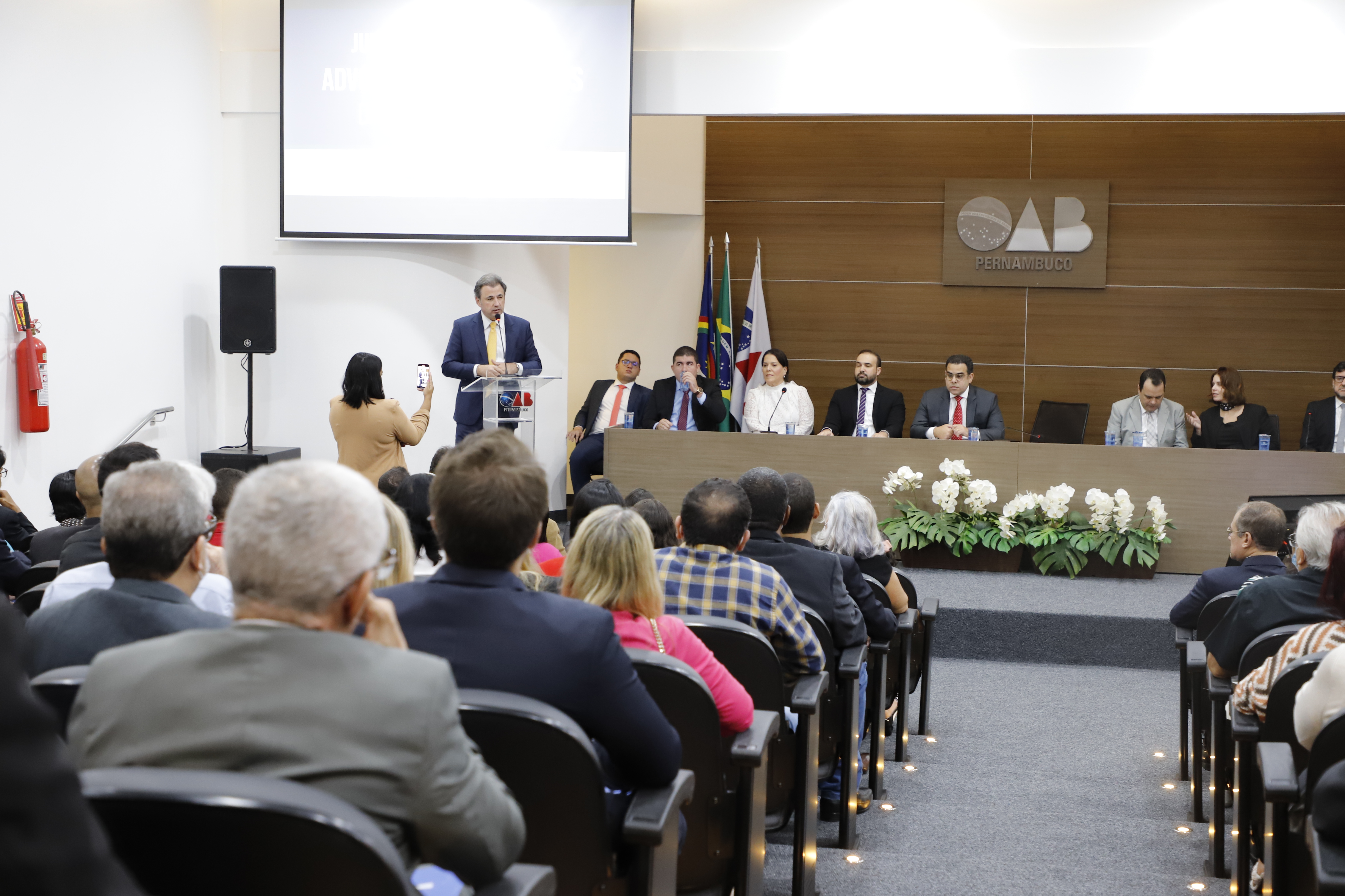 OAB-PE realiza juramento de novos advogados e advogadas