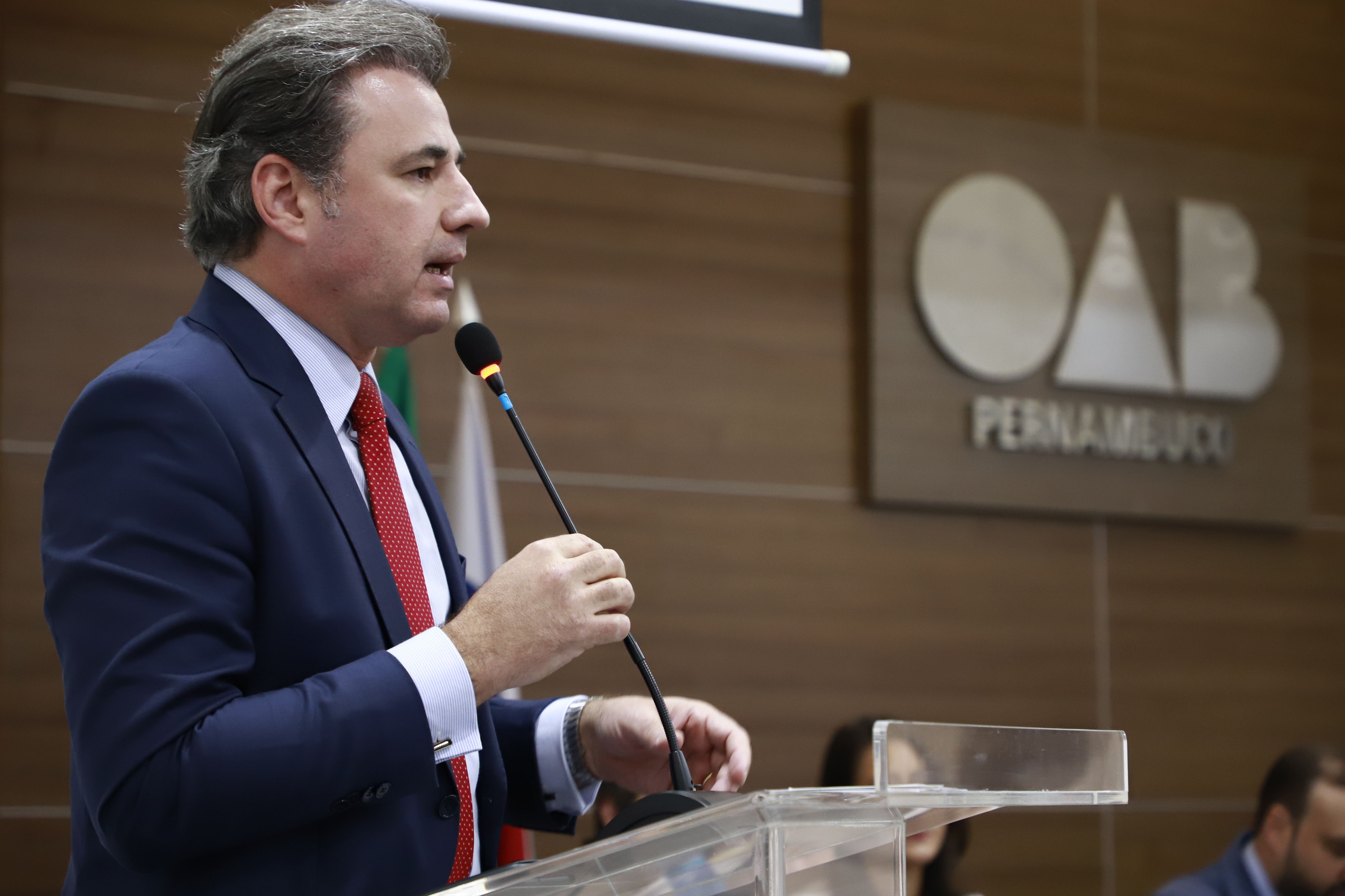 OAB-PE realiza juramento de novos advogados e advogadas
