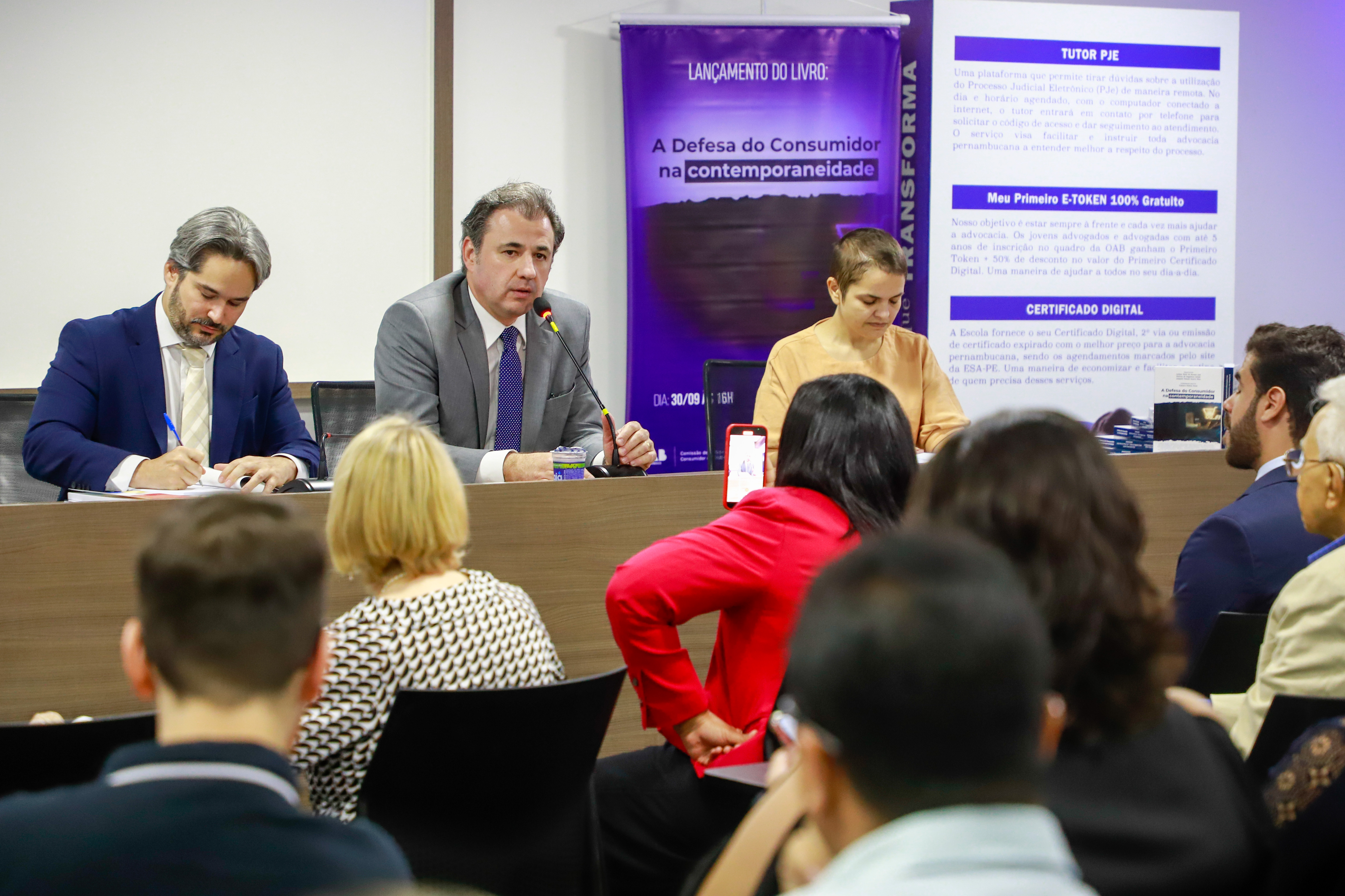 Lan&ccedil;amento do Livro: A Defesa do Consumidor na Contemporaneidade