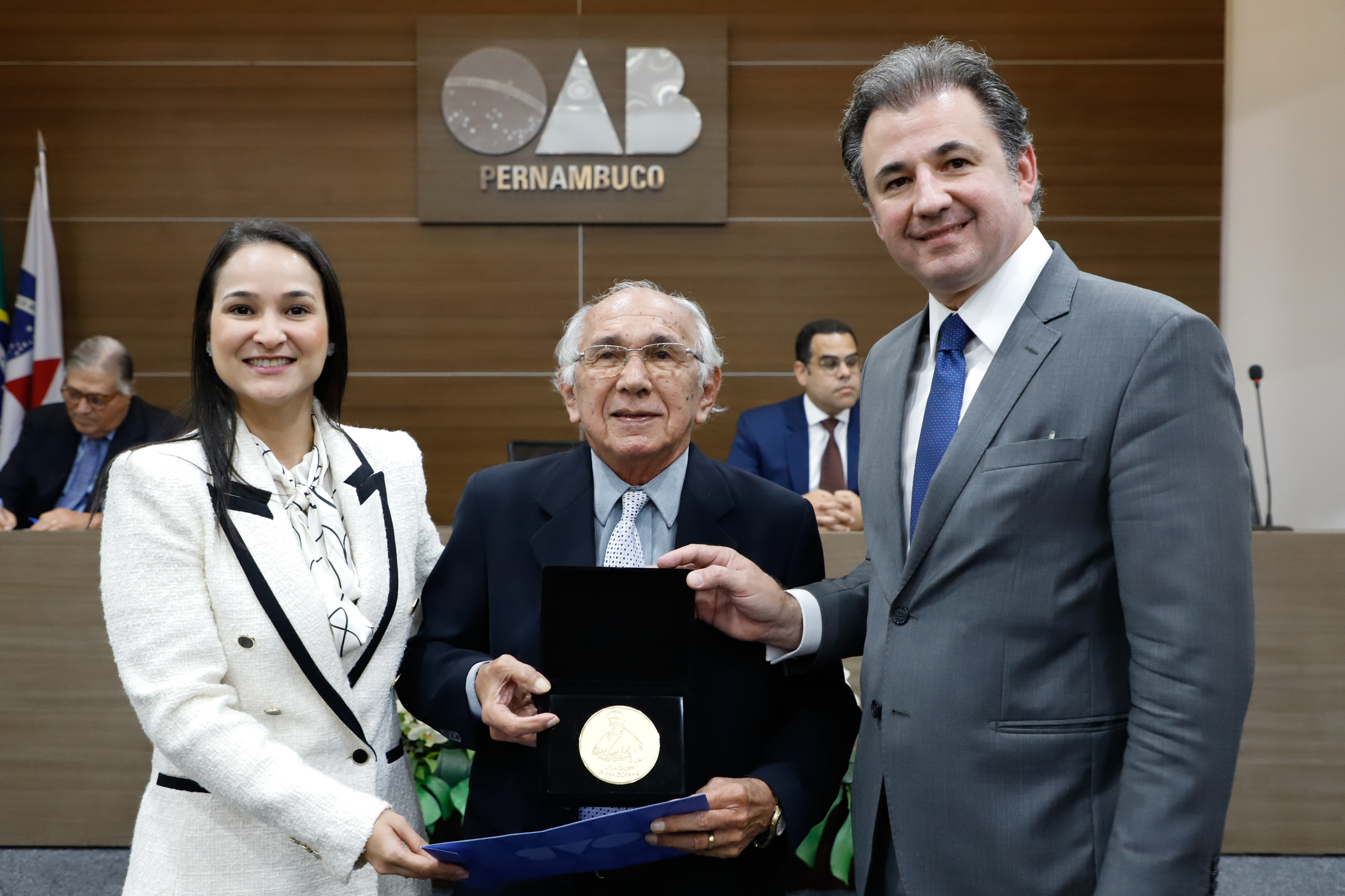 OAB Pernambuco entrega Medalha do M&eacute;rito Joaquim Amazonas