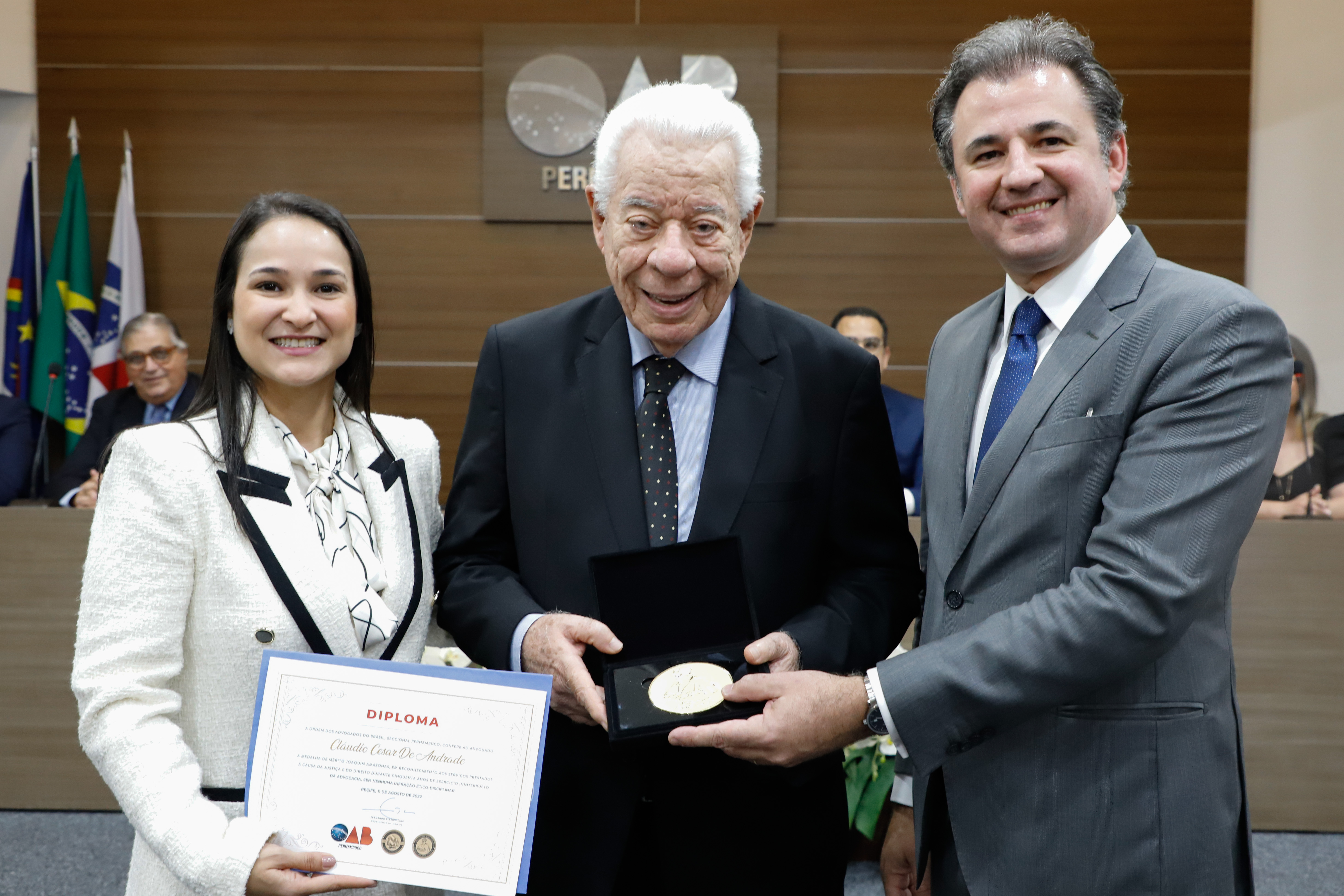 OAB Pernambuco entrega Medalha do M&eacute;rito Joaquim Amazonas