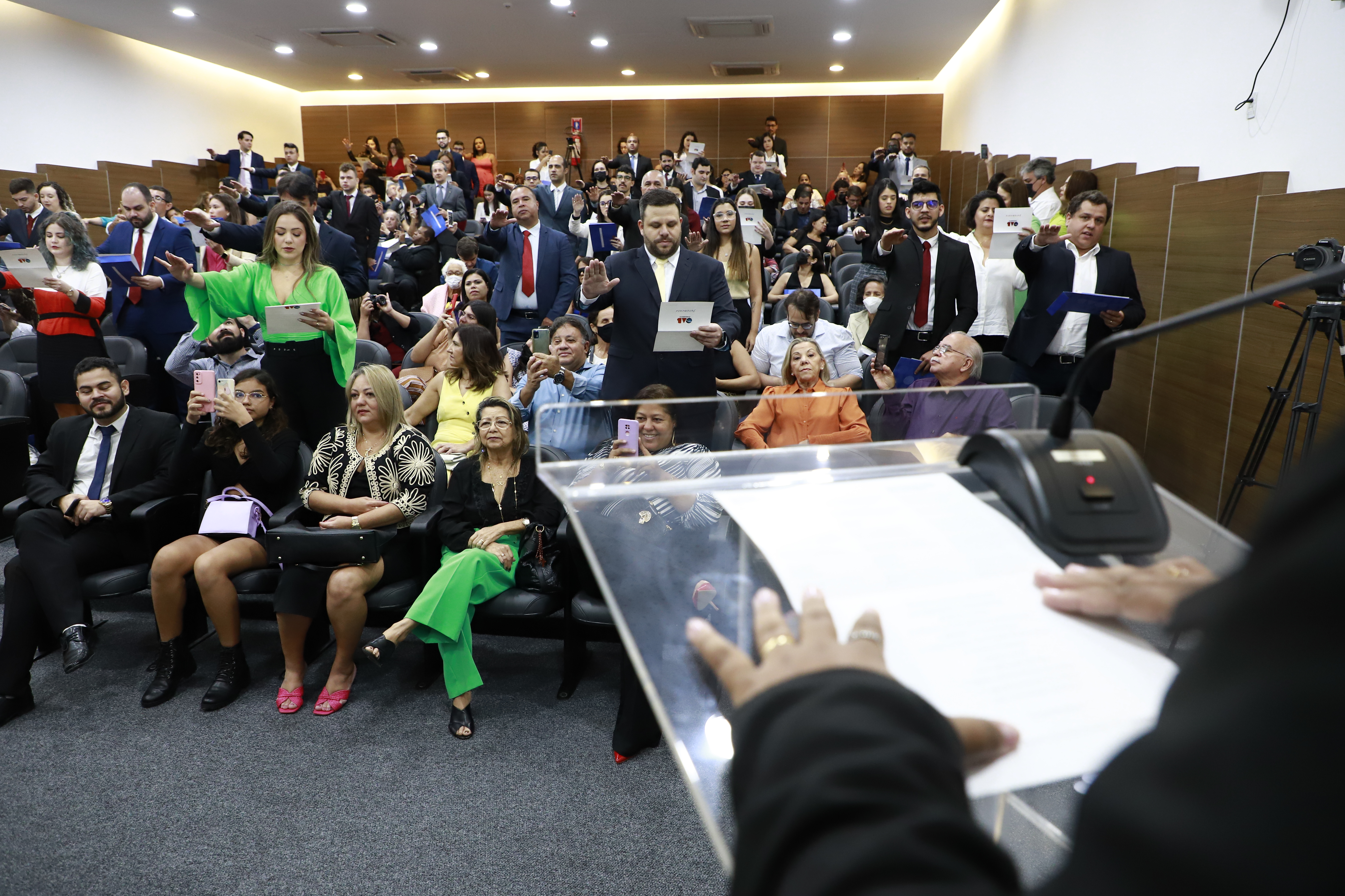 OAB-PE realiza juramento de novos advogados e advogadas