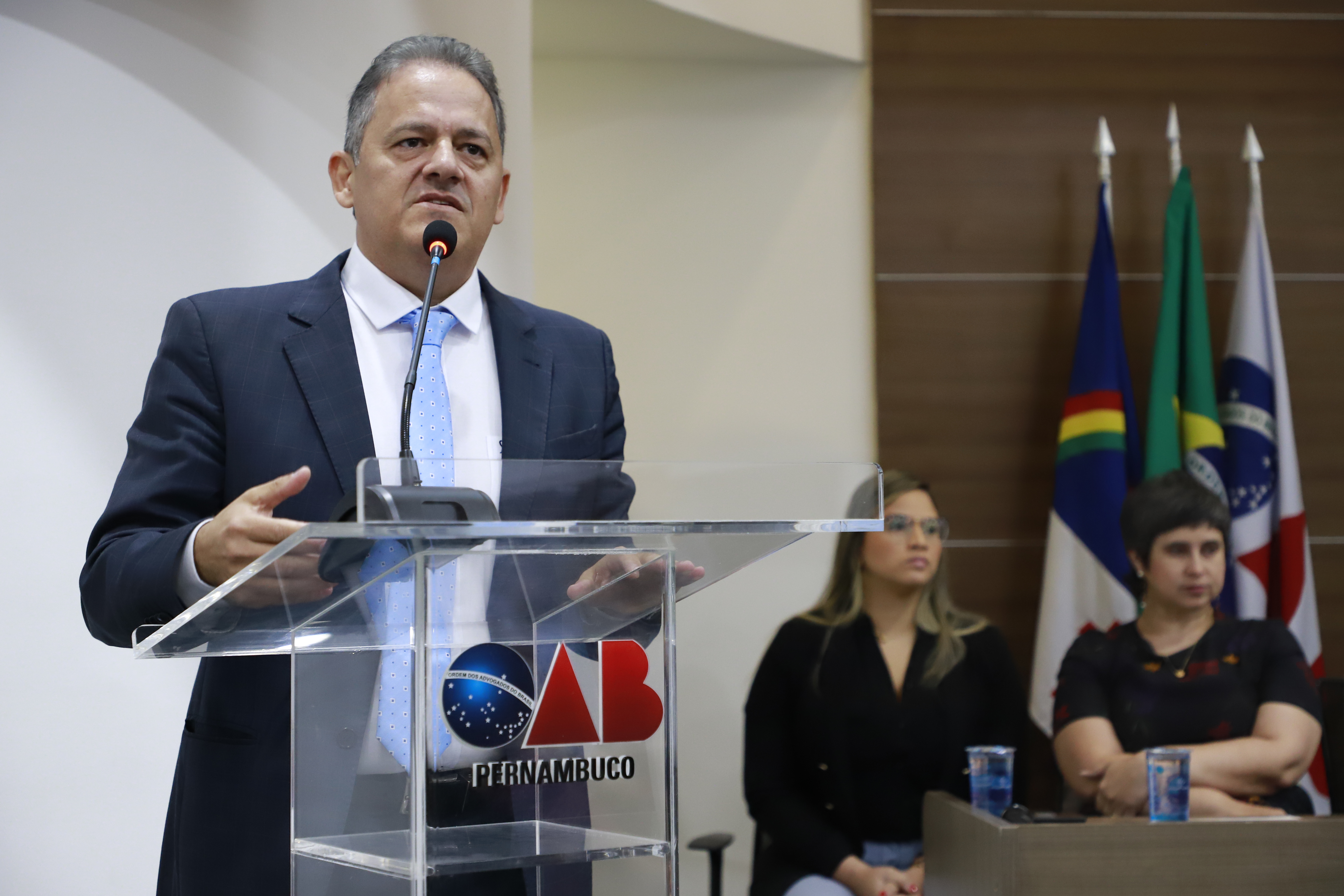 OAB-PE realiza juramento de novos advogados e advogadas