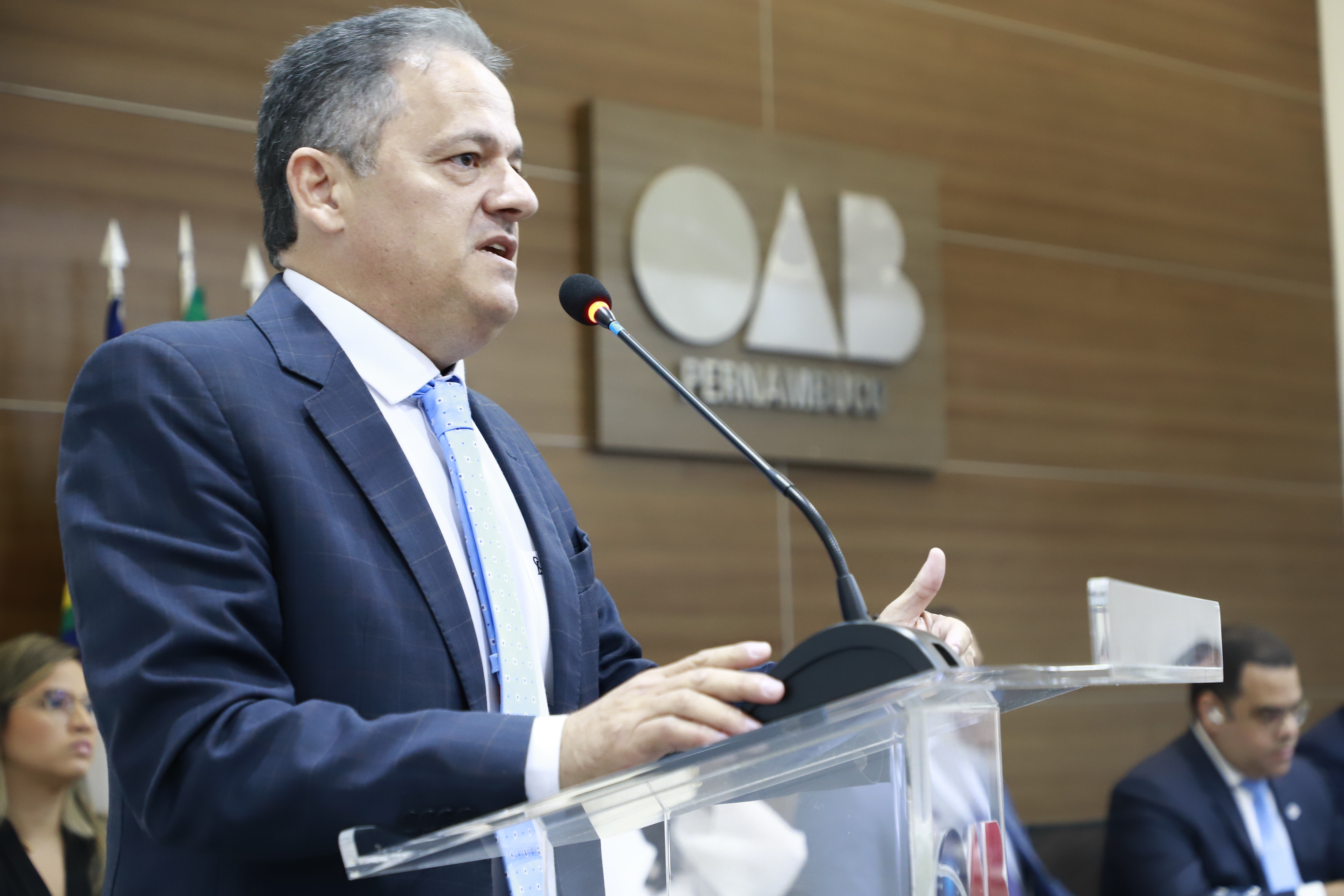 OAB-PE realiza juramento de novos advogados e advogadas