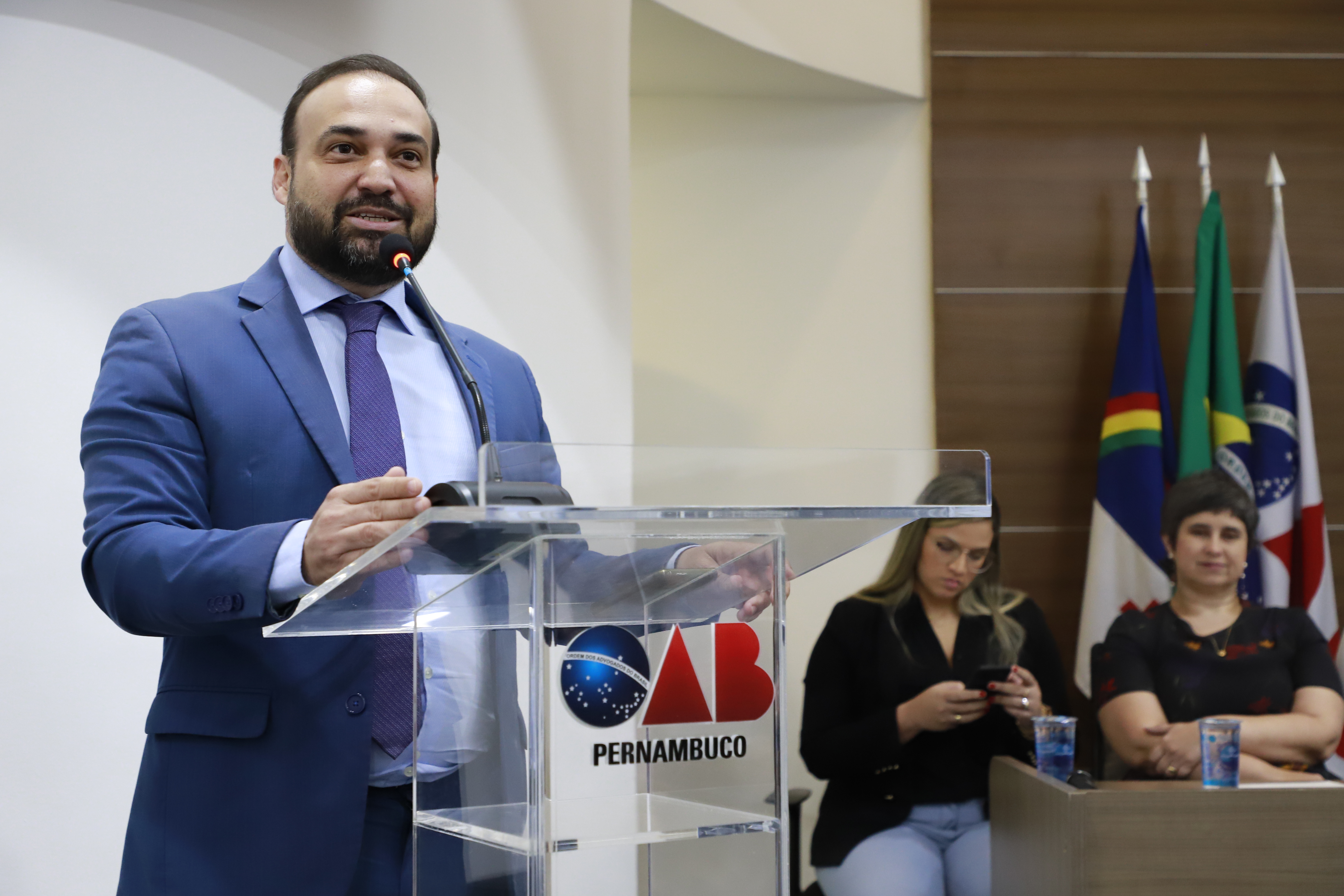 OAB-PE realiza juramento de novos advogados e advogadas