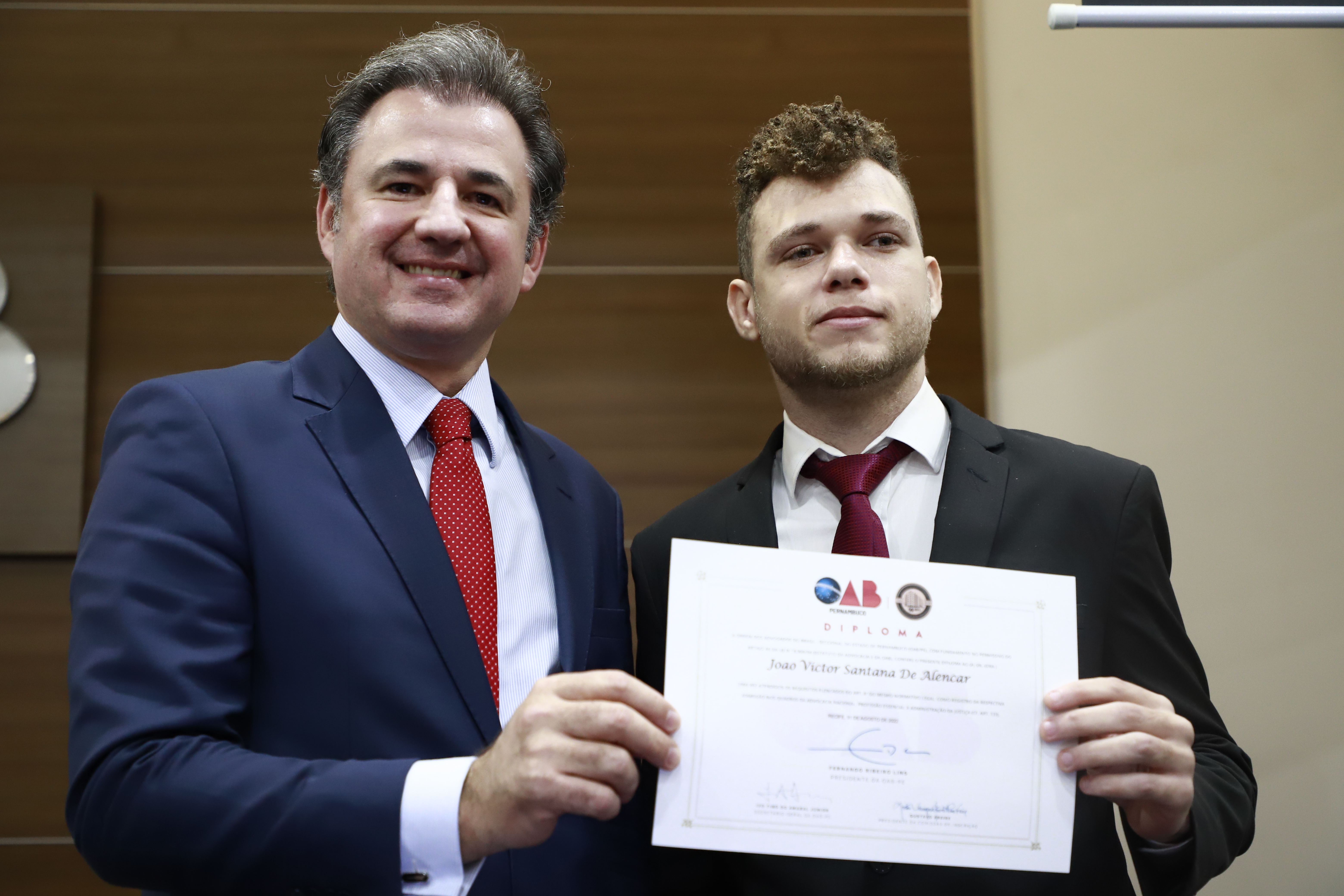 OAB-PE realiza juramento de novos advogados e advogadas