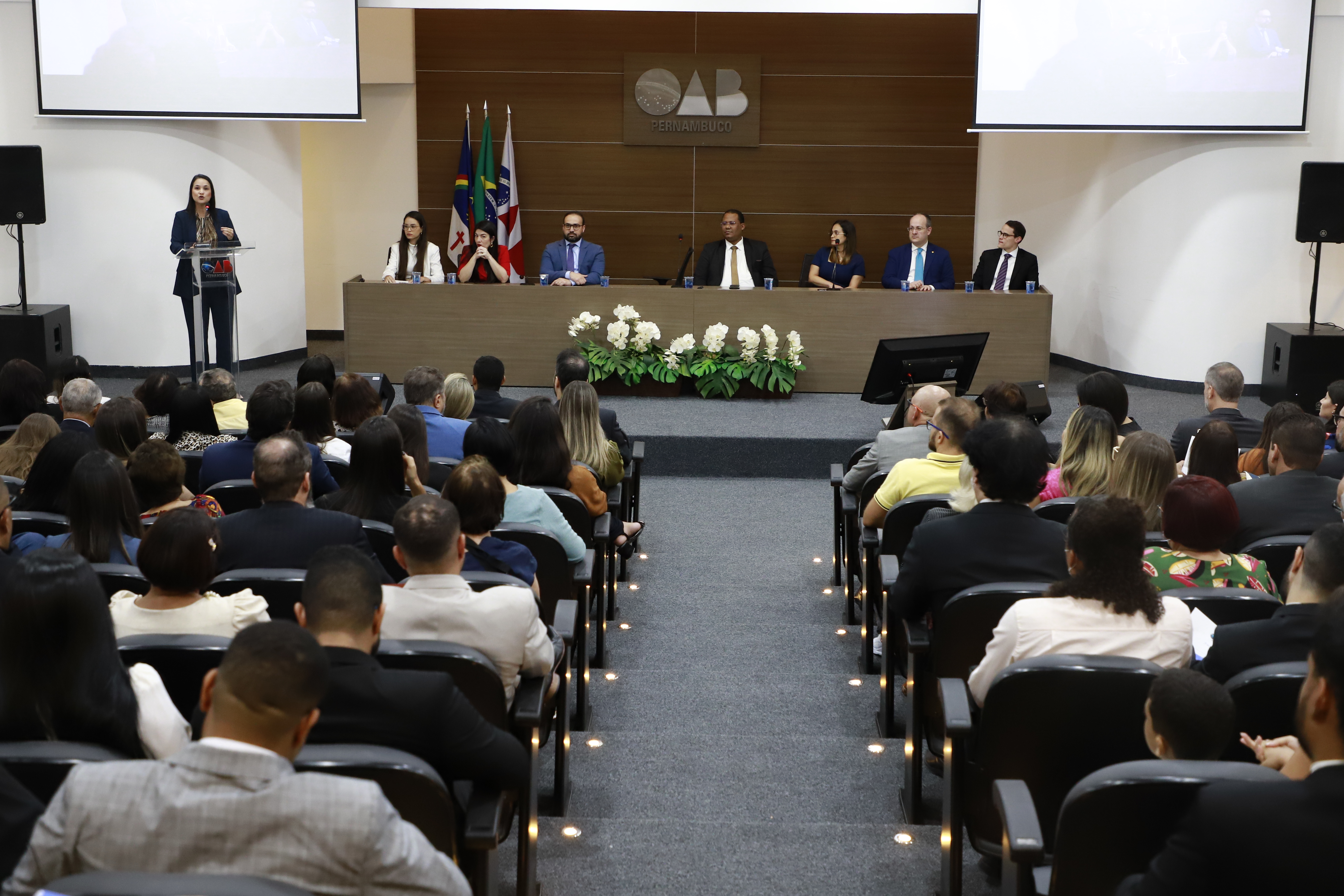 OAB-PE realiza juramento de novos advogados e advogadas