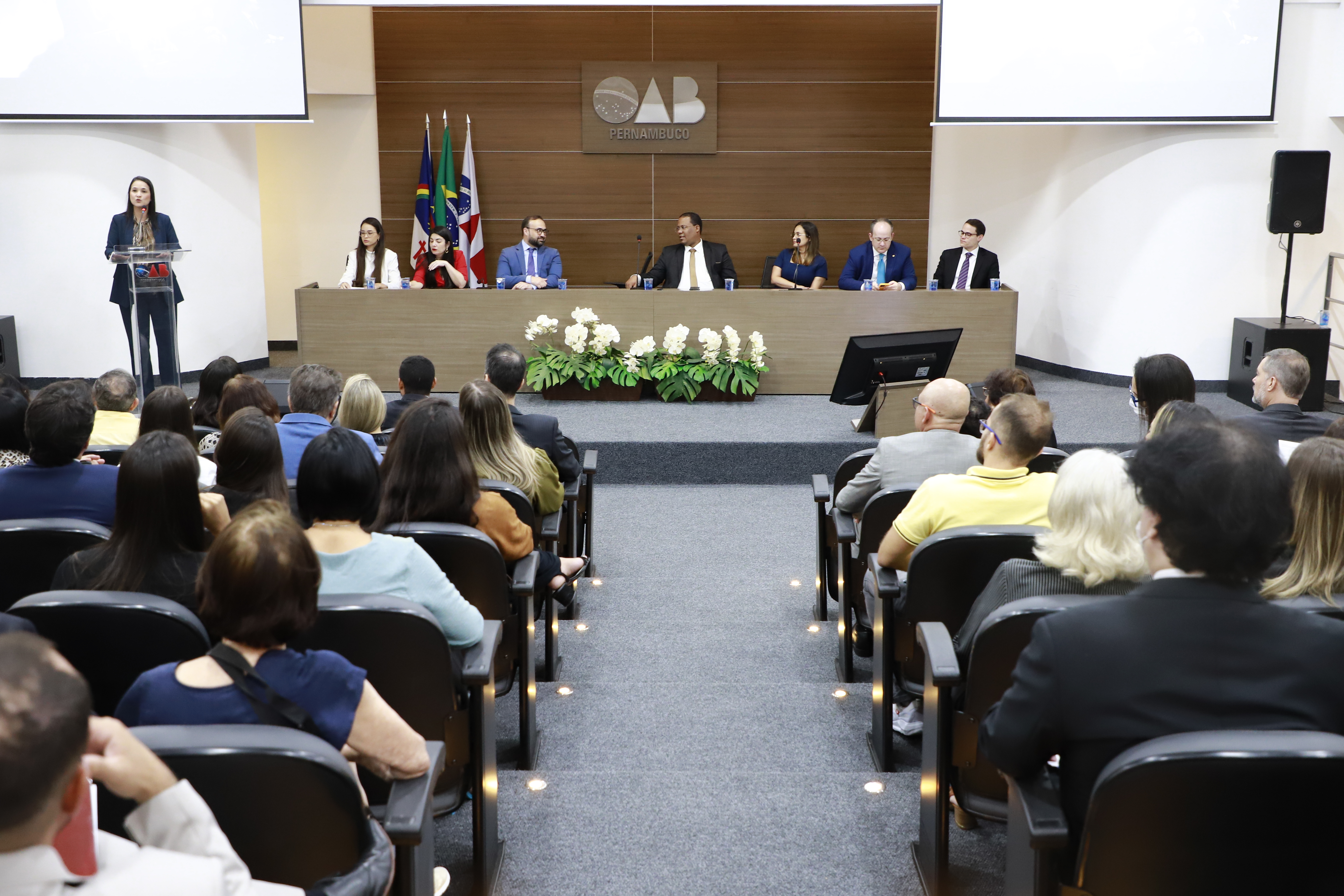 OAB-PE realiza juramento de novos advogados e advogadas