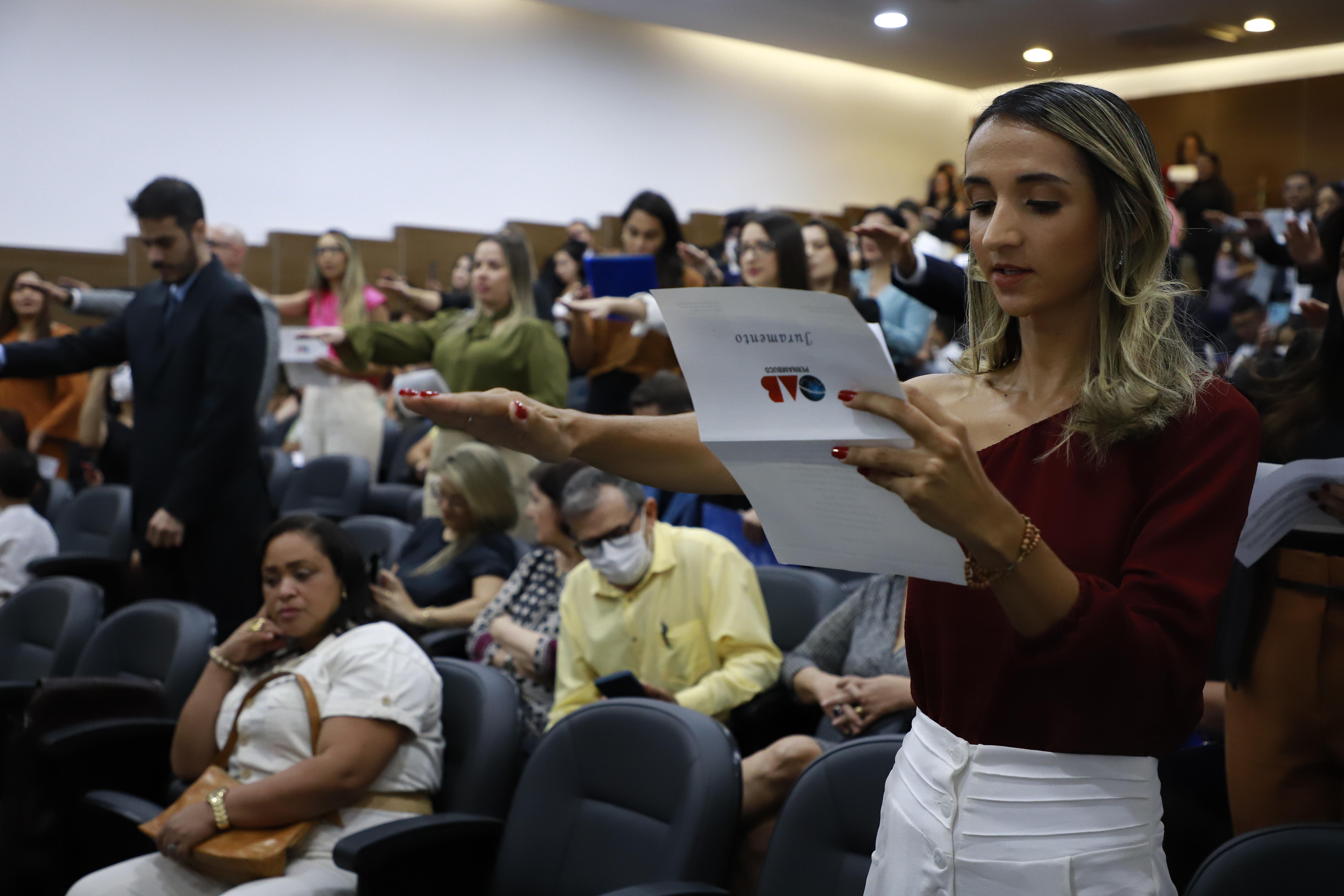 OAB-PE realiza juramento de novos advogados e advogadas