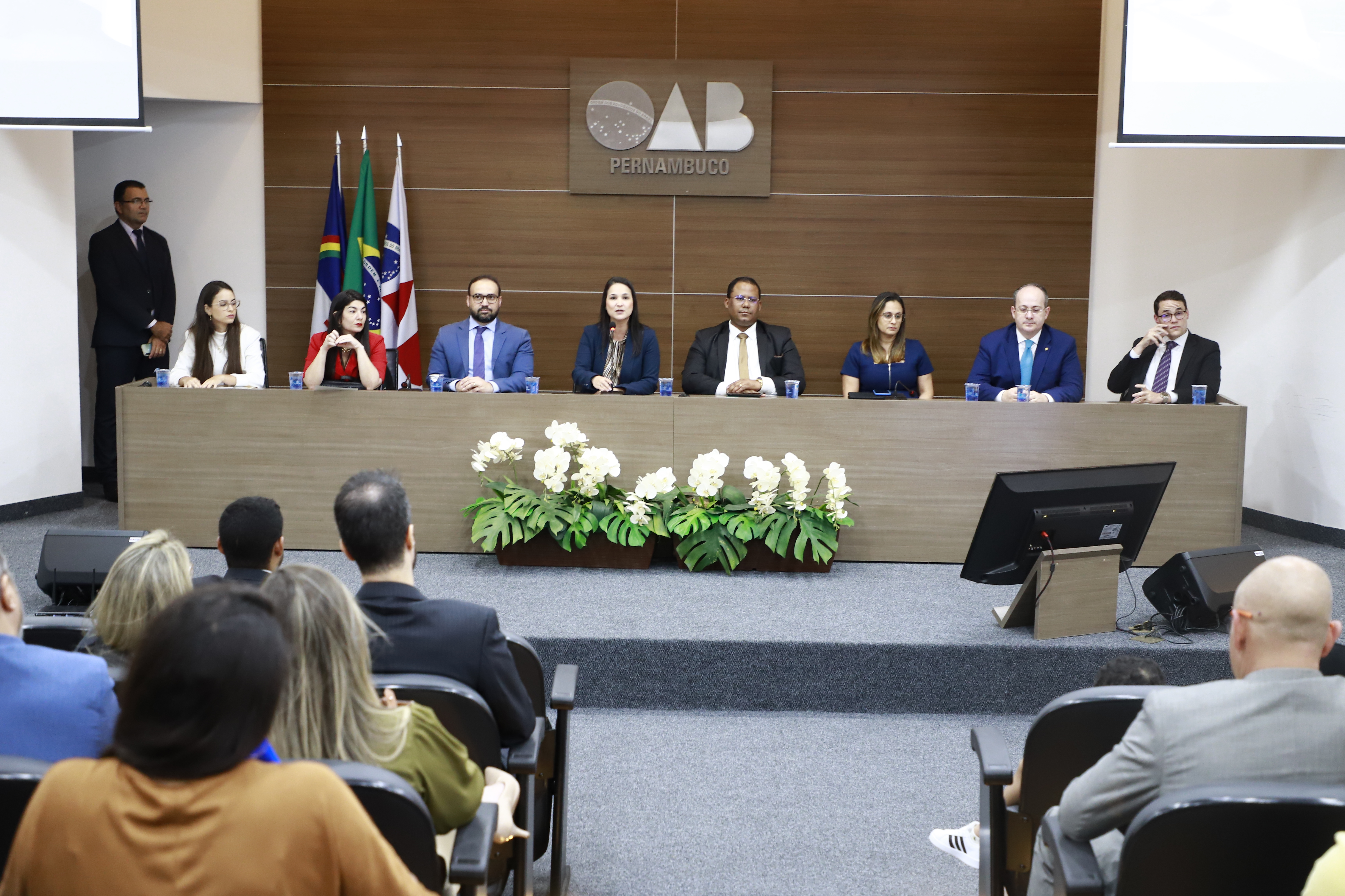 OAB-PE realiza juramento de novos advogados e advogadas