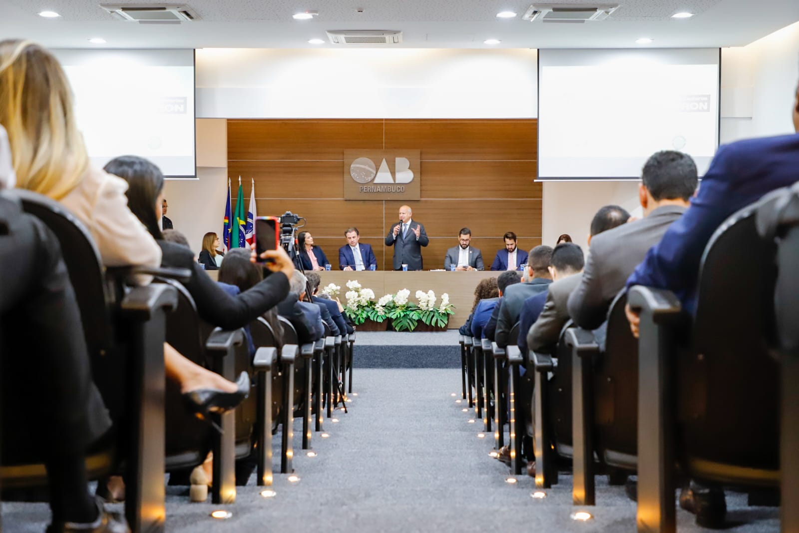 OAB-PE realiza palestra com Alberto Toron