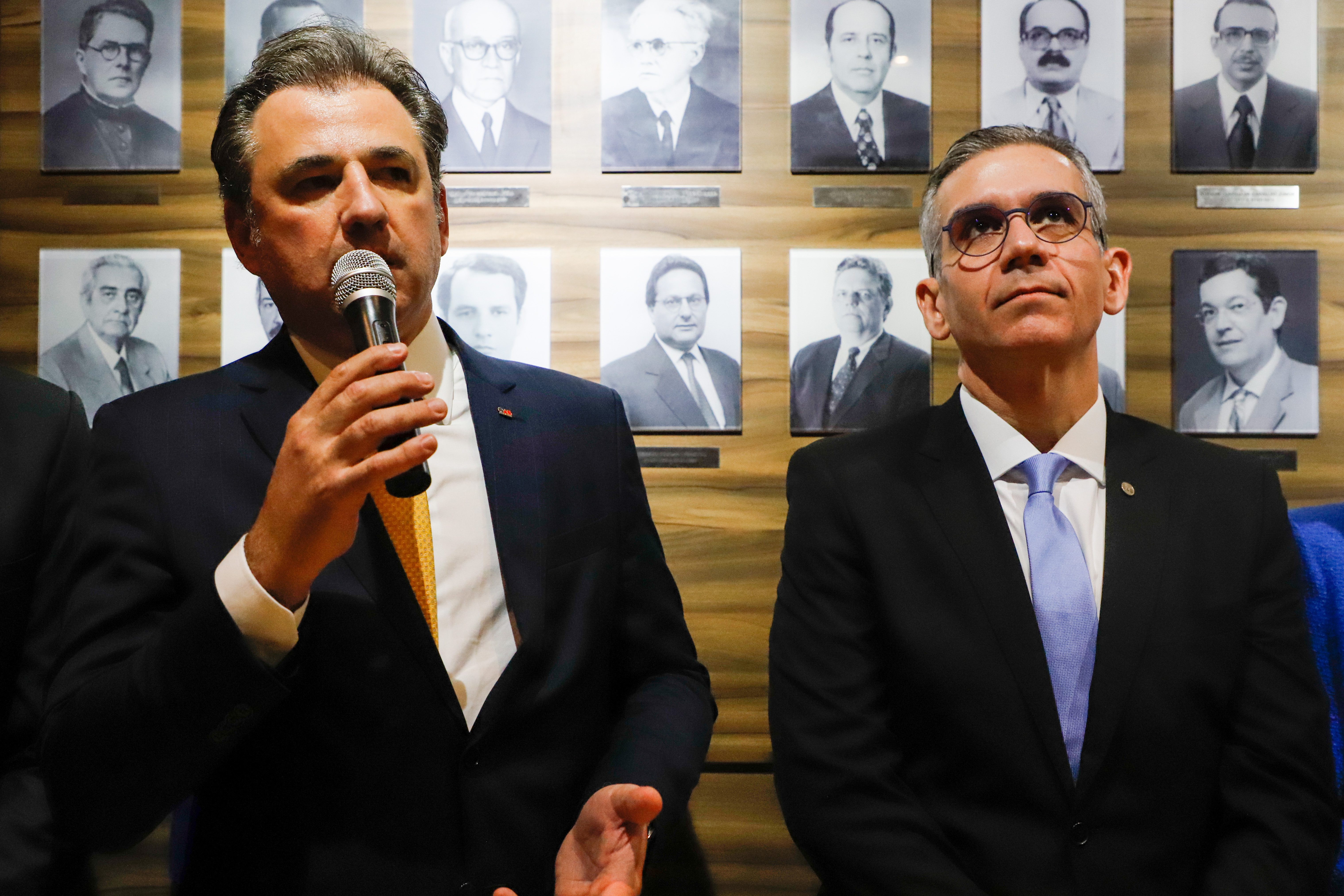 Aposi&ccedil;&atilde;o da placa de Bruno Baptista na OAB Pernambuco