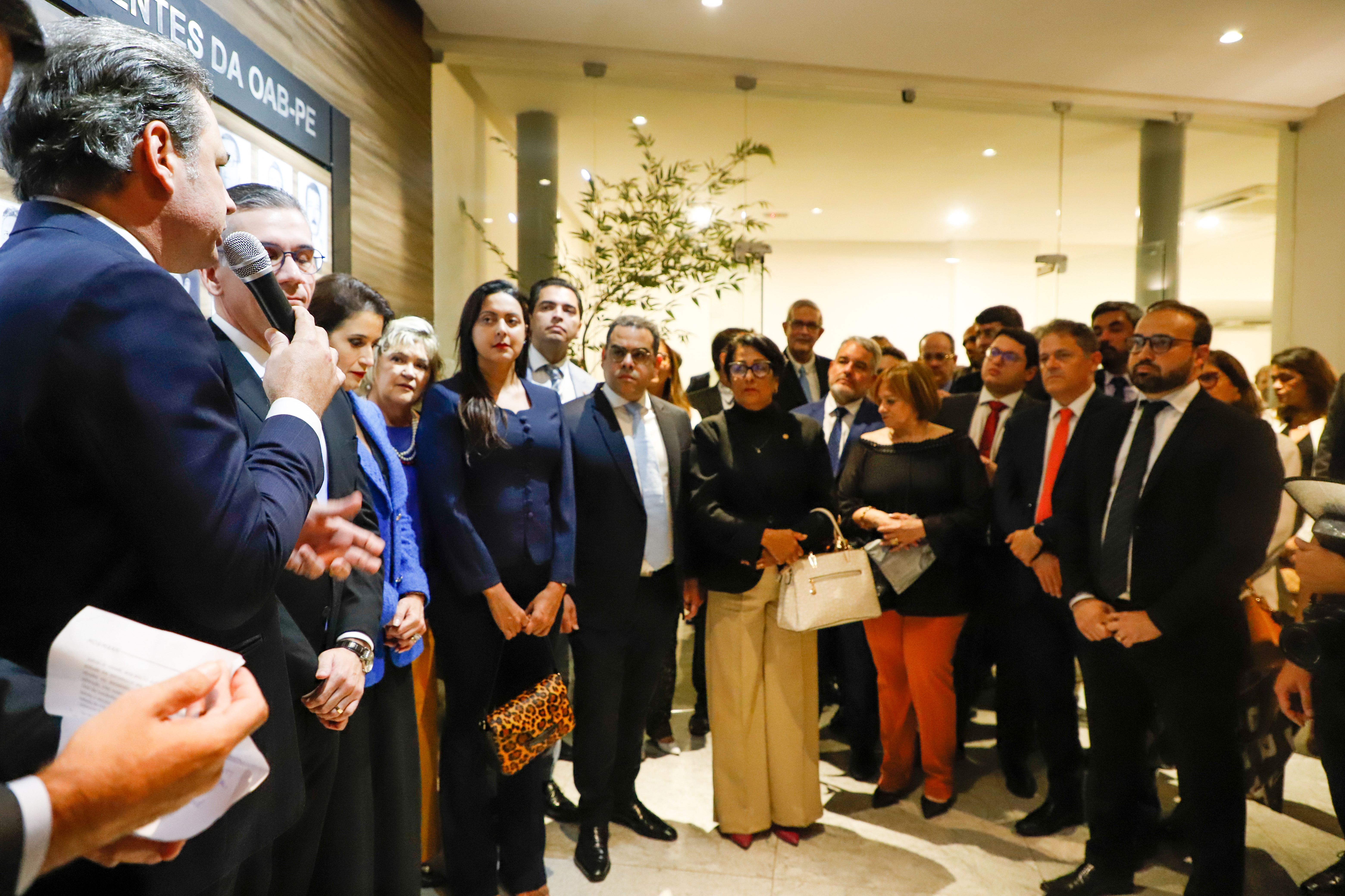 Aposi&ccedil;&atilde;o da placa de Bruno Baptista na OAB Pernambuco