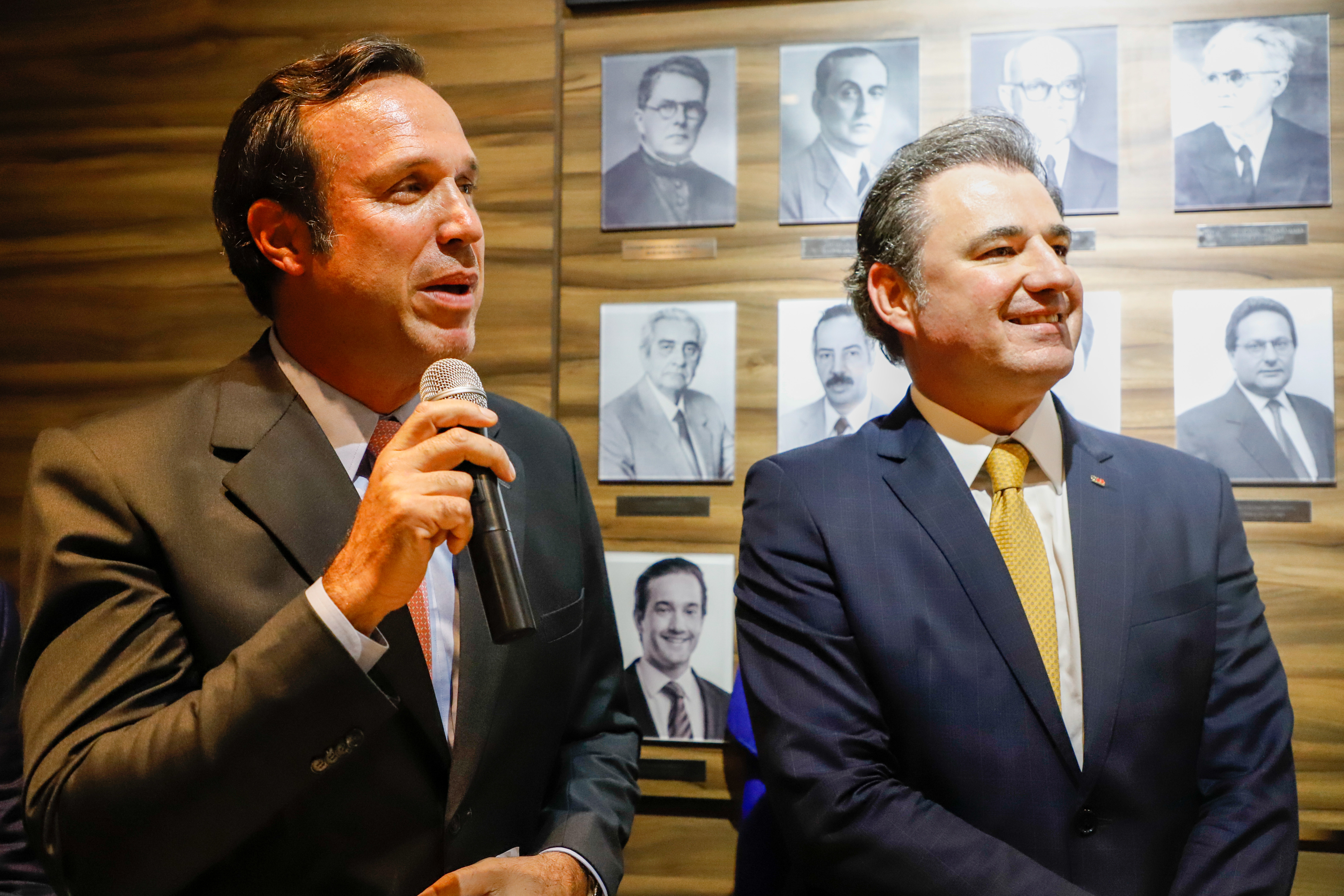Aposi&ccedil;&atilde;o da placa de Bruno Baptista na OAB Pernambuco