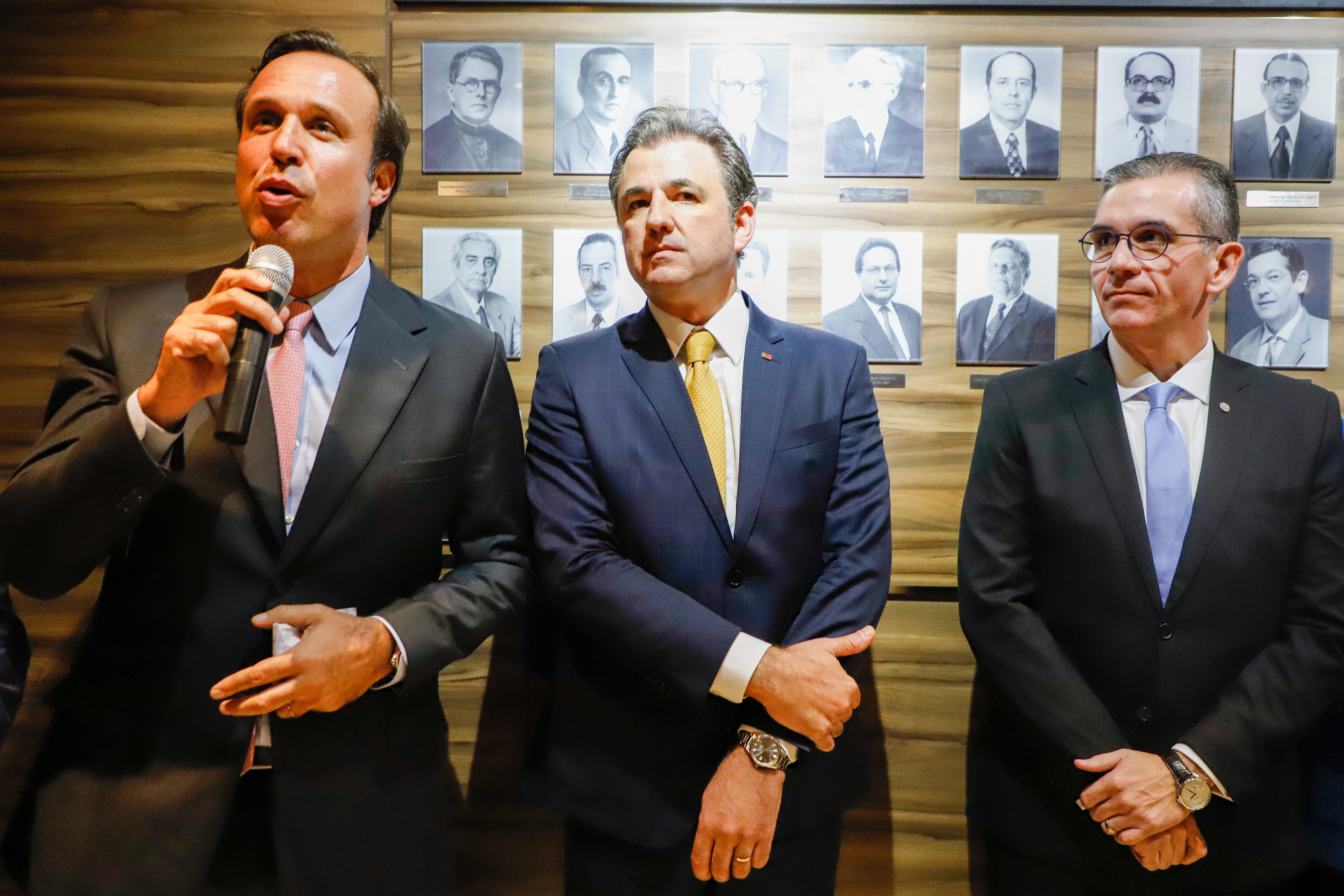Aposi&ccedil;&atilde;o da placa de Bruno Baptista na OAB Pernambuco