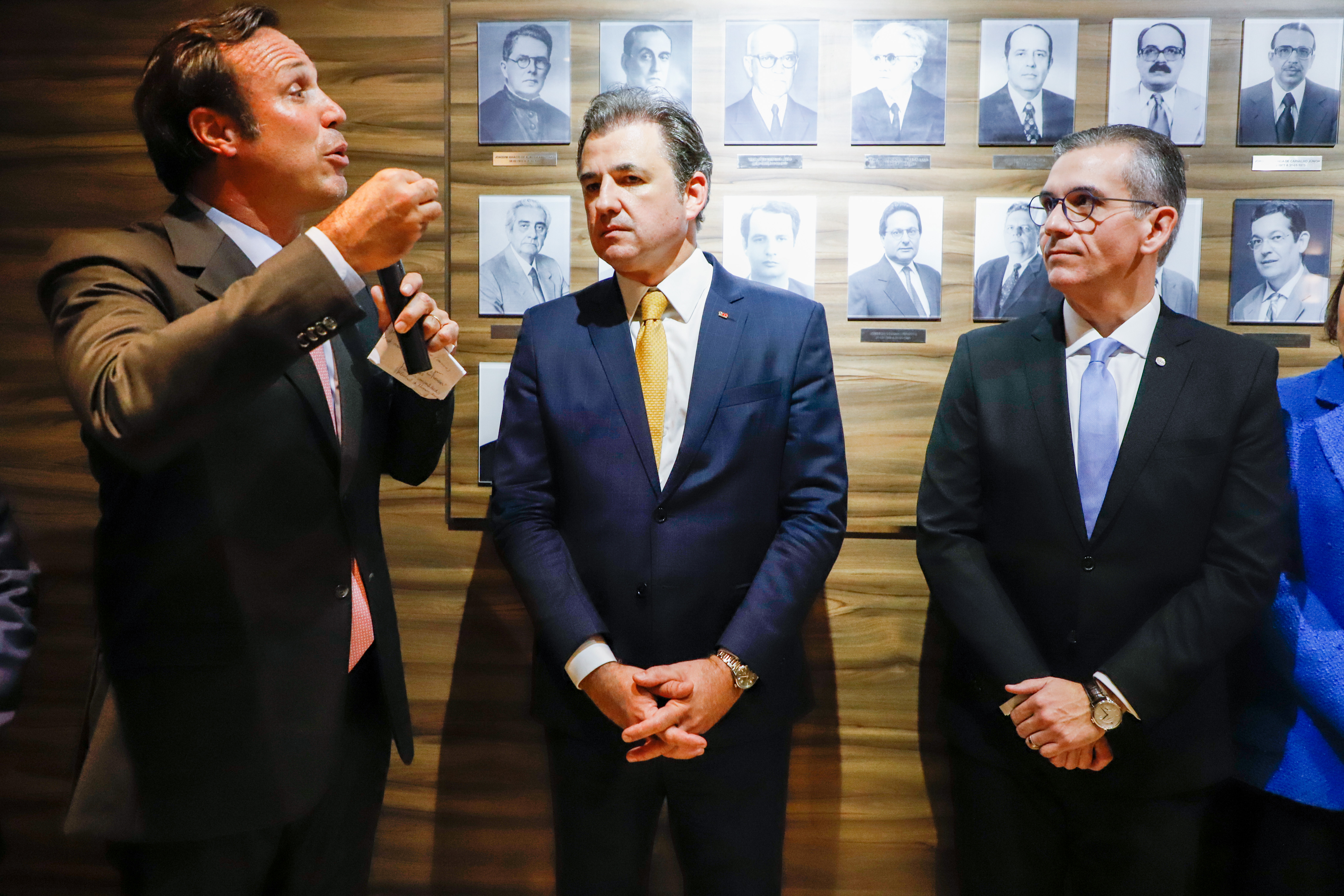 Aposi&ccedil;&atilde;o da placa de Bruno Baptista na OAB Pernambuco