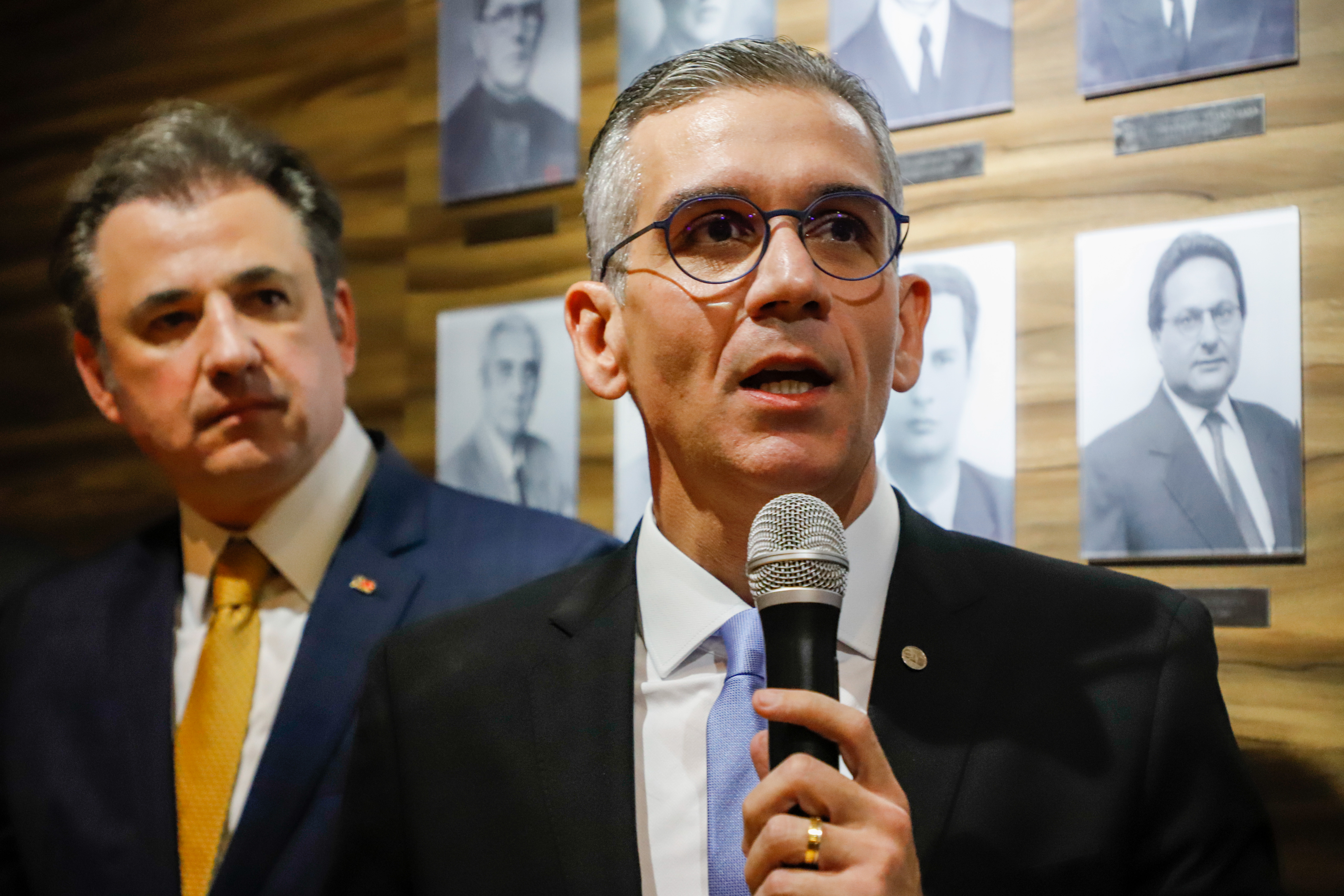 Aposi&ccedil;&atilde;o da placa de Bruno Baptista na OAB Pernambuco