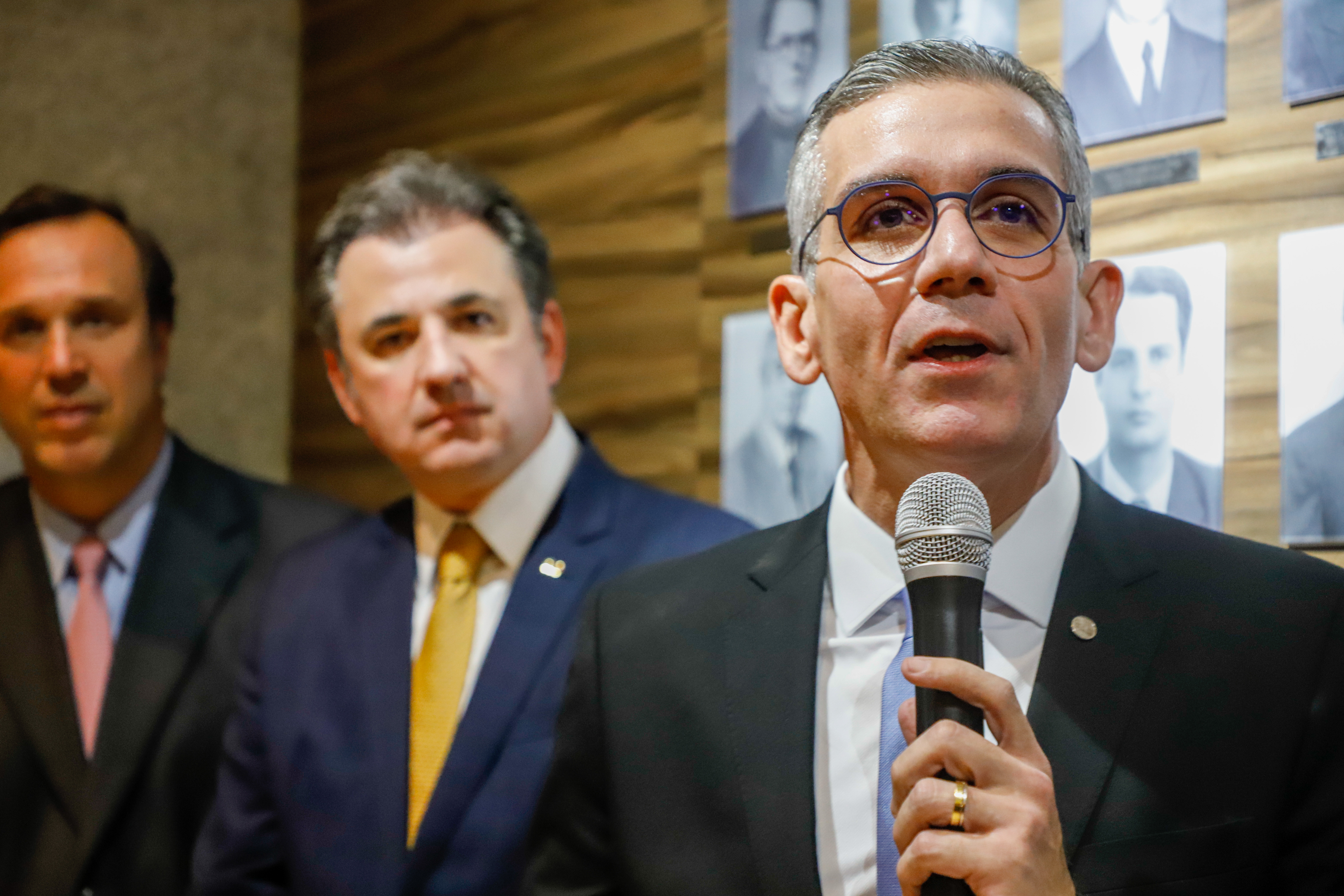 Aposi&ccedil;&atilde;o da placa de Bruno Baptista na OAB Pernambuco