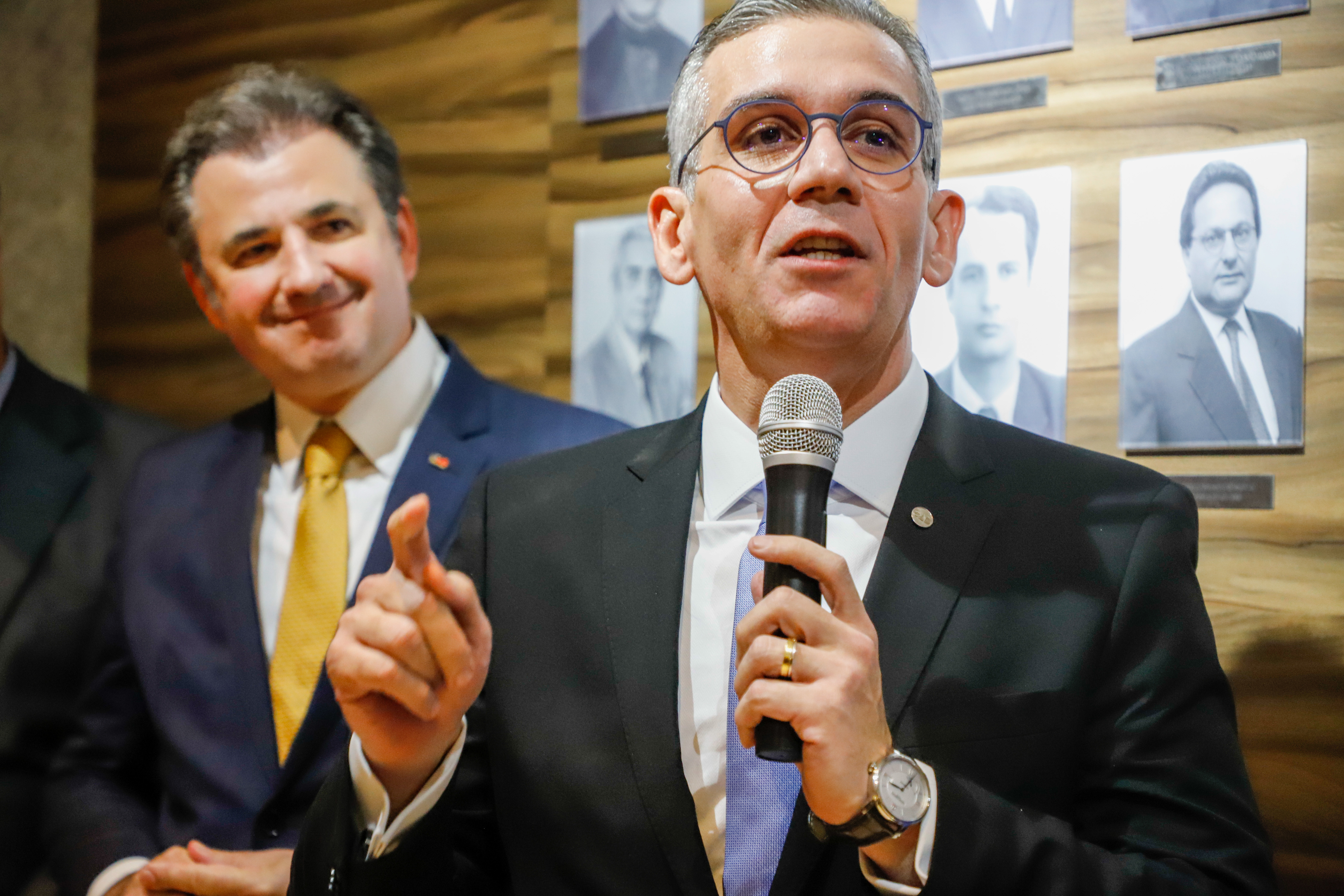 Aposi&ccedil;&atilde;o da placa de Bruno Baptista na OAB Pernambuco